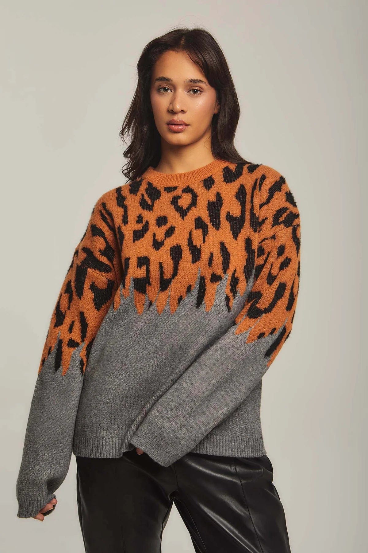 داليدرس بلوفر نسائي بنمط تايجر فهد