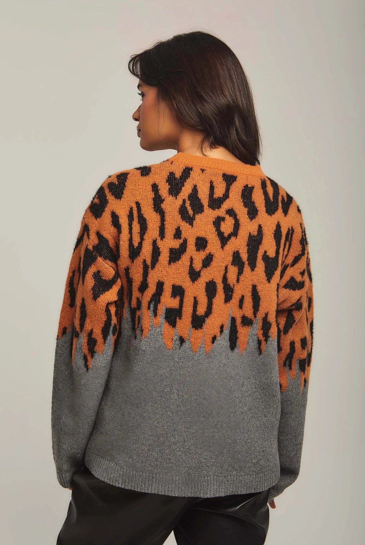 داليدرس بلوفر نسائي بنمط تايجر فهد