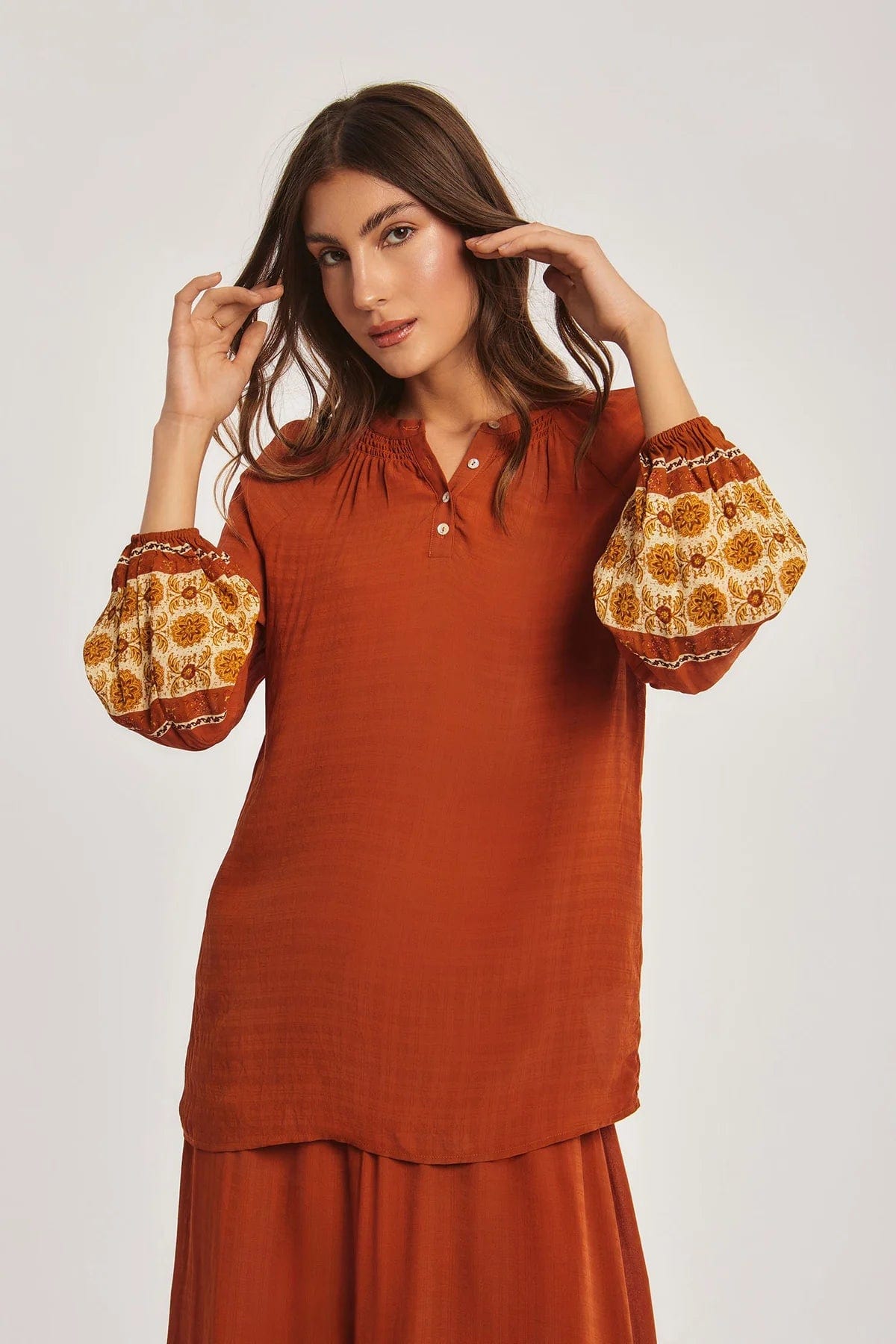 داليدرس بلوزة سادة كم طويل بف منقوش متعدد الألوان