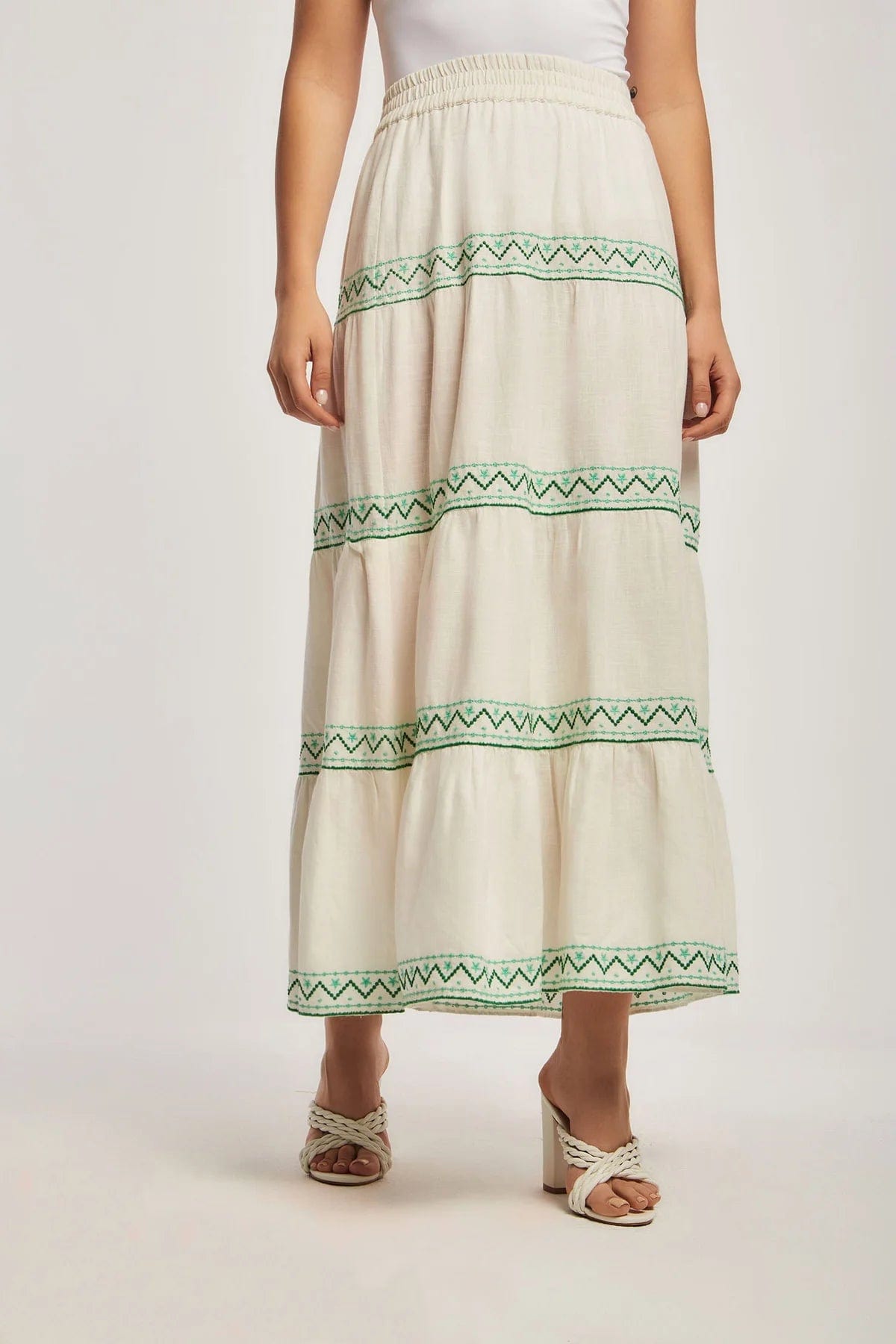 داليدرس تنورة نسائية مخططة بتطريز بخصر مطاطي أخضر