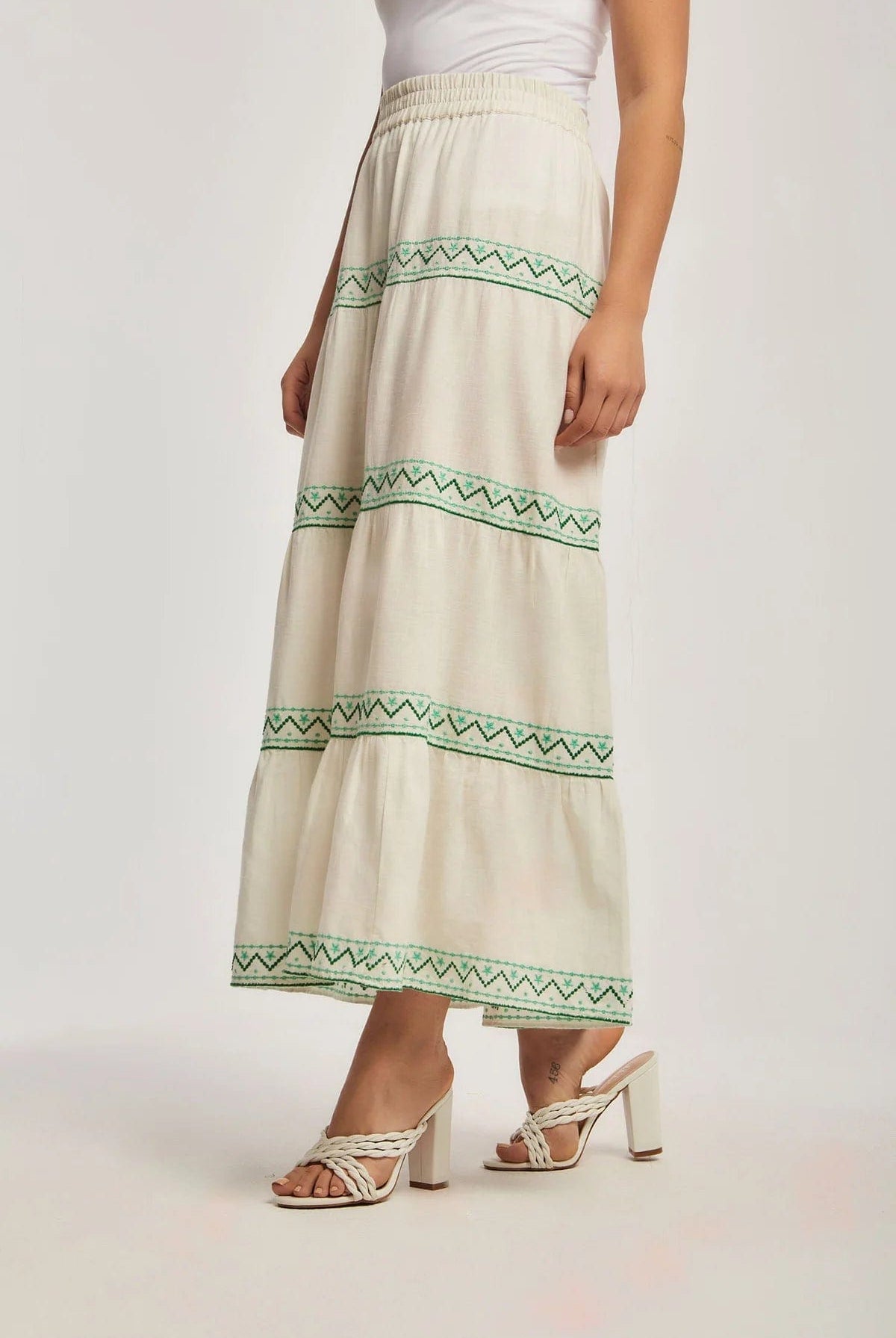 داليدرس تنورة نسائية مخططة بتطريز بخصر مطاطي أخضر