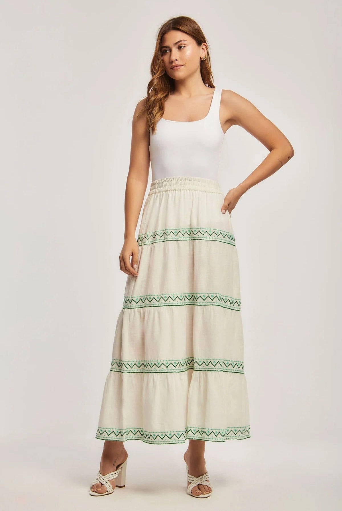 داليدرس تنورة نسائية مخططة بتطريز بخصر مطاطي أخضر