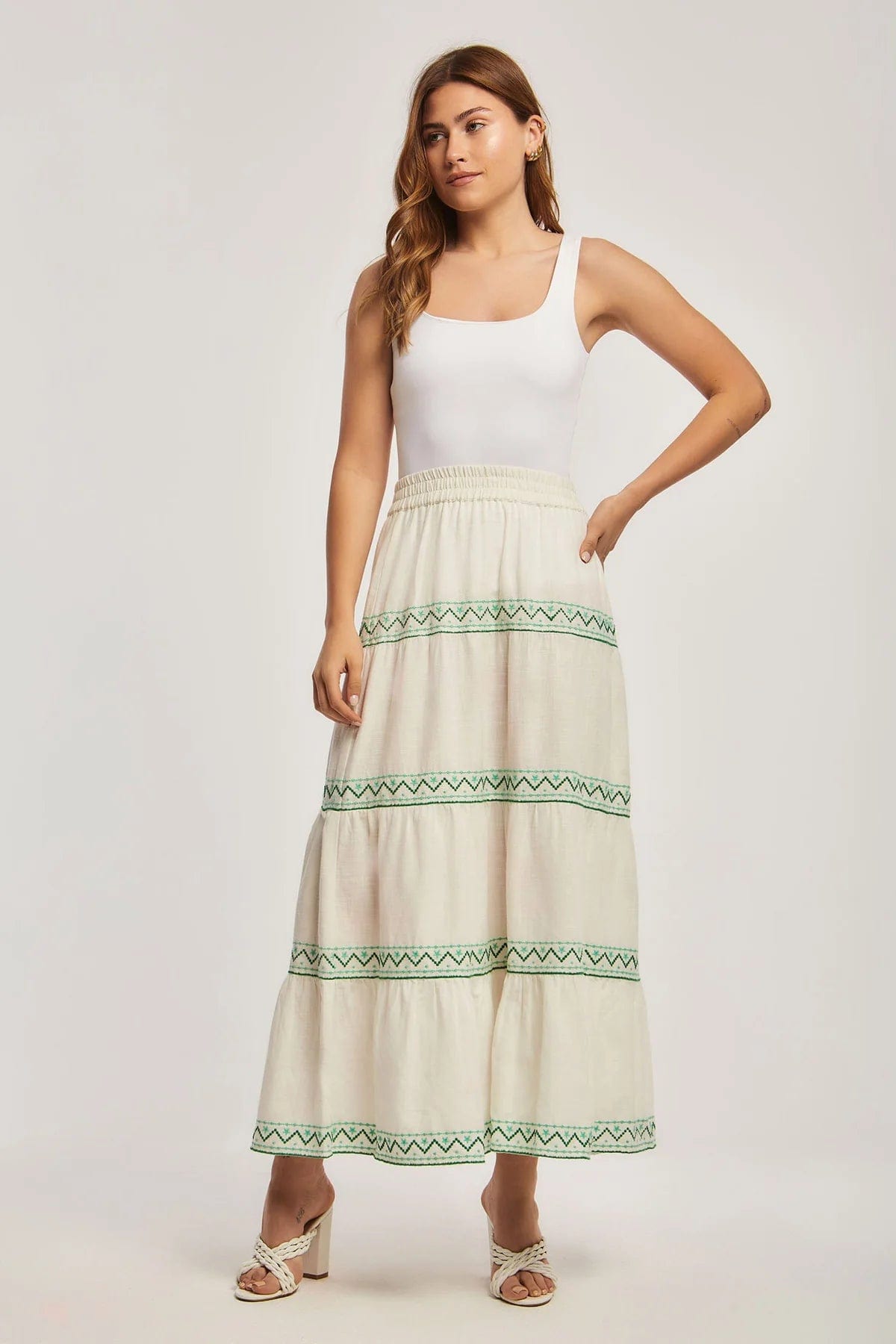 داليدرس تنورة نسائية مخططة بتطريز بخصر مطاطي أخضر