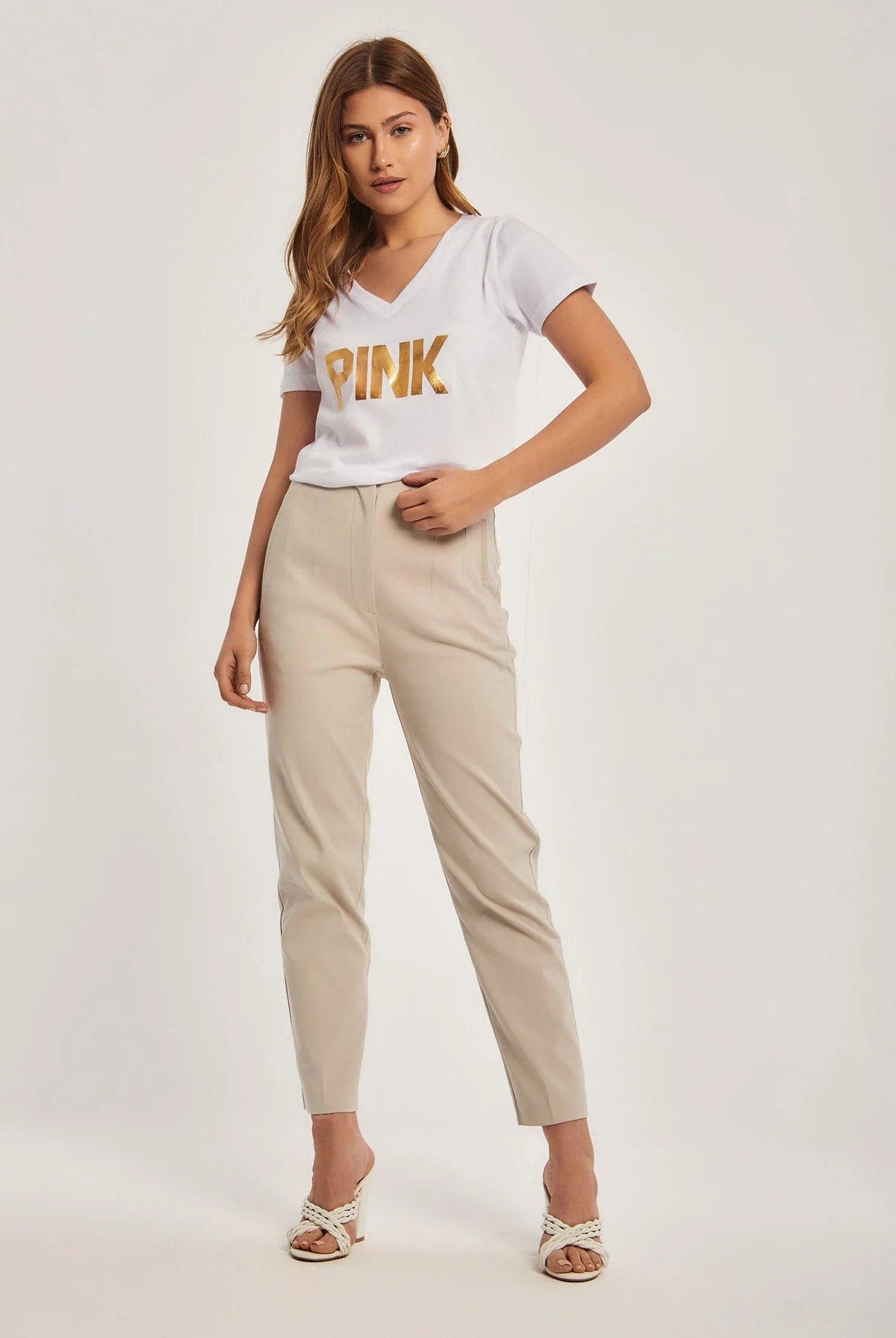 داليدرس تيشيرت نسائي بطبعة على الصدر نص كم بفتحة V نسائي أبيض