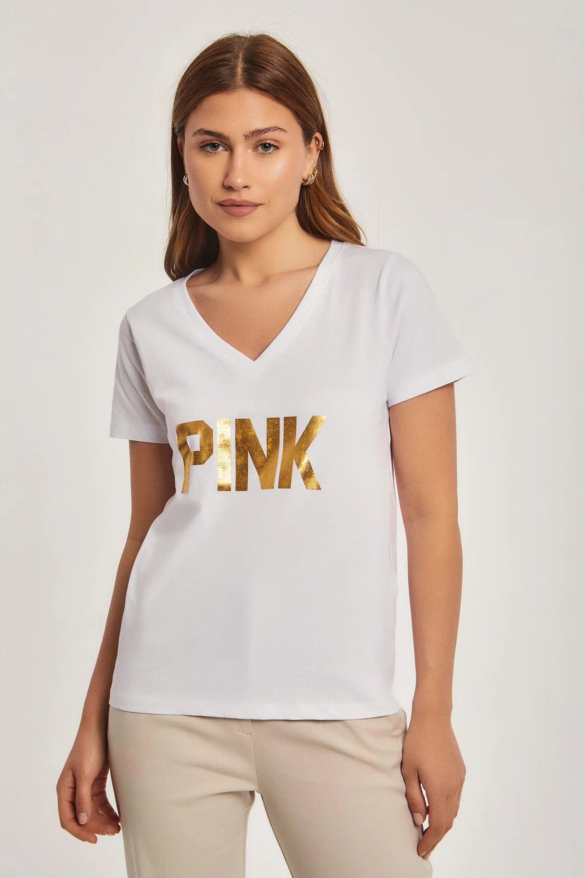 داليدرس تيشيرت نسائي بطبعة على الصدر نص كم بفتحة V نسائي أبيض