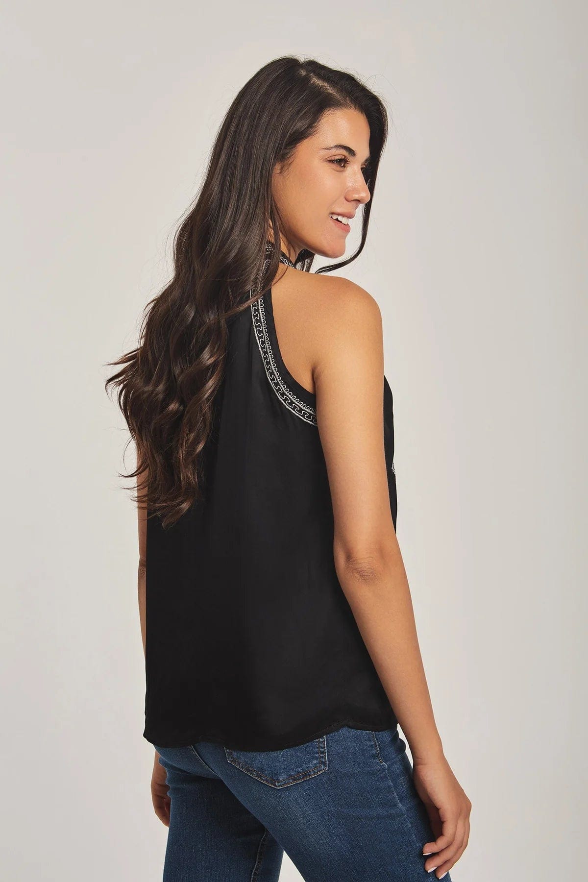 داليدرس بلوزة نسائية بدون أكمام مطرزة أسود