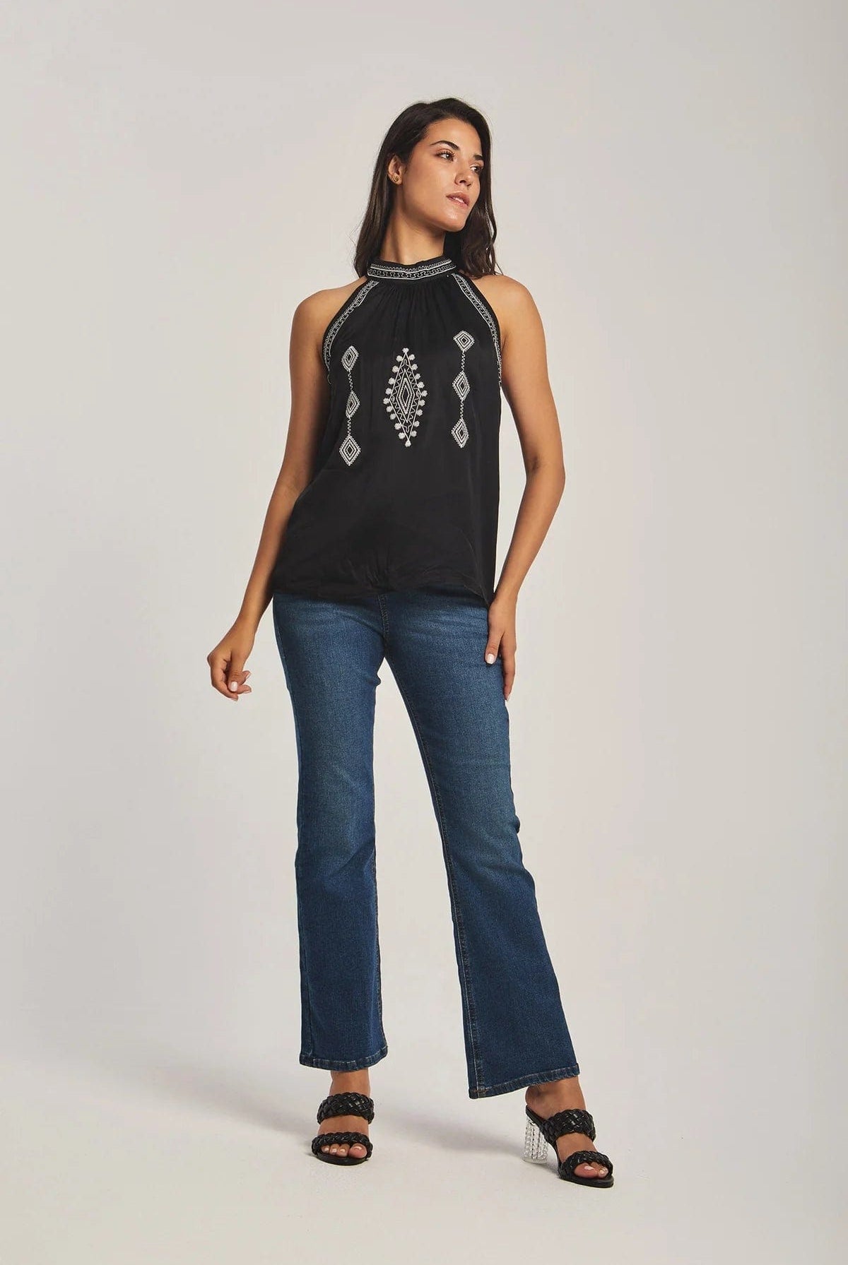 داليدرس بلوزة نسائية بدون أكمام مطرزة أسود