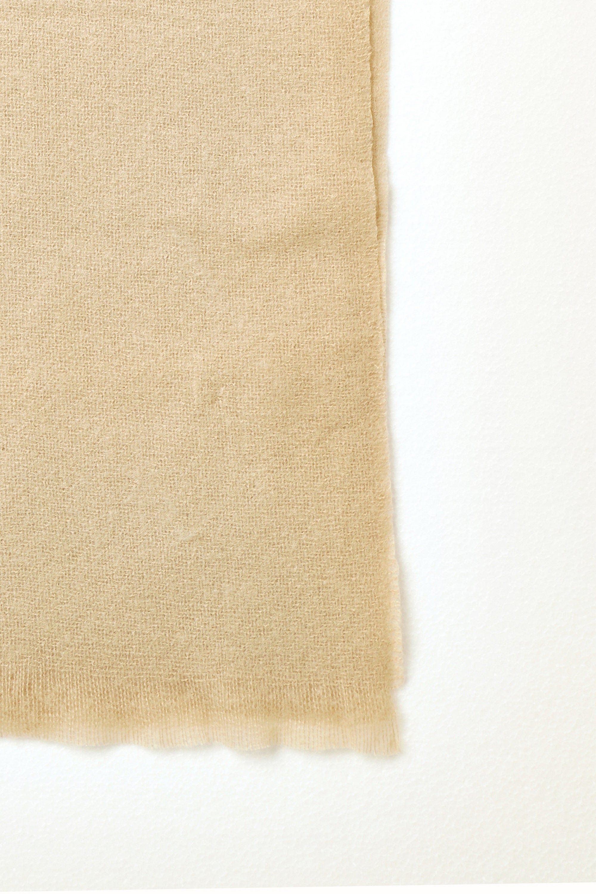 ميكا شال مزين بفرو نسائي سادة