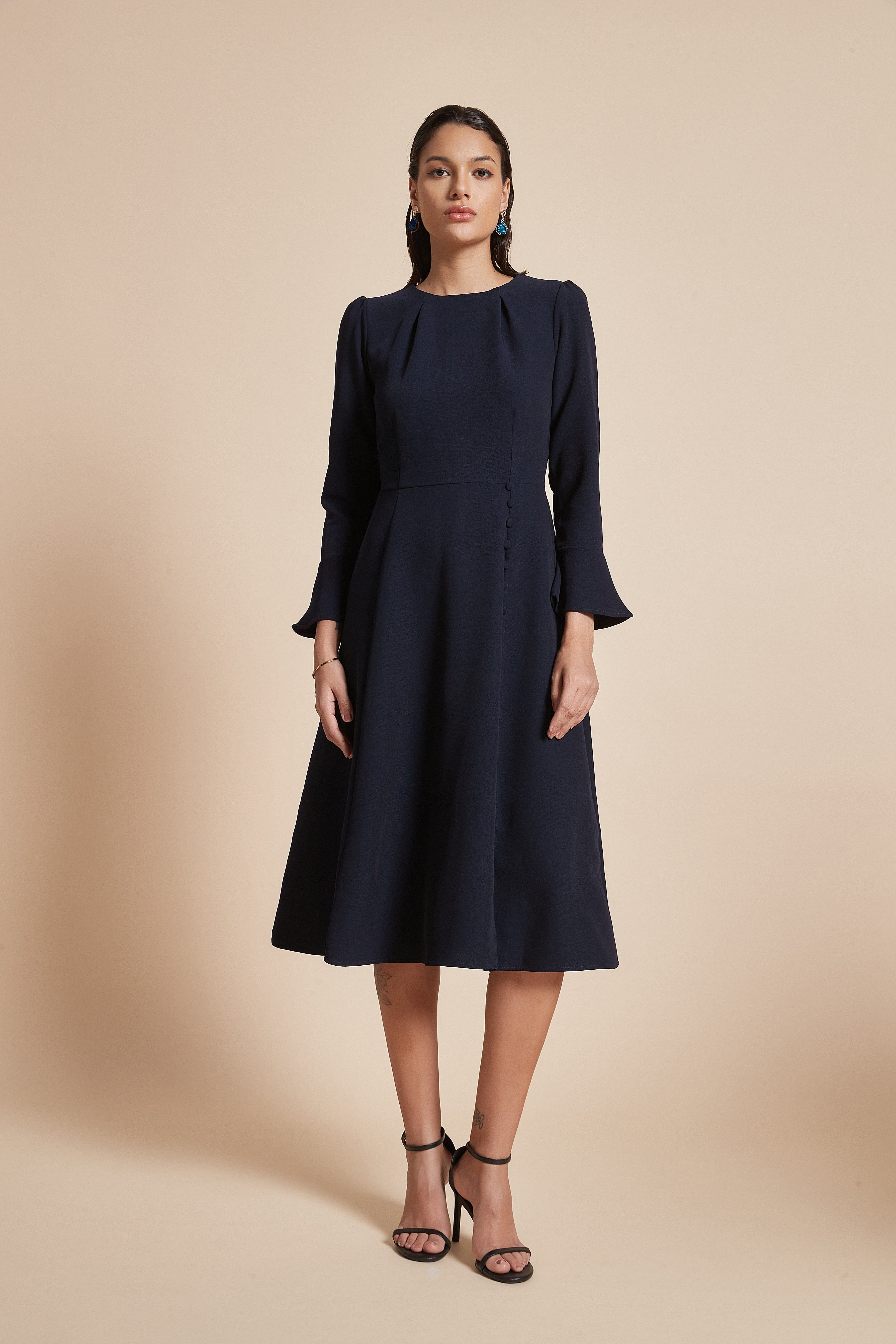 يولا فستان نسائي ميدي برقبة مستديرة وكم طويل سادة