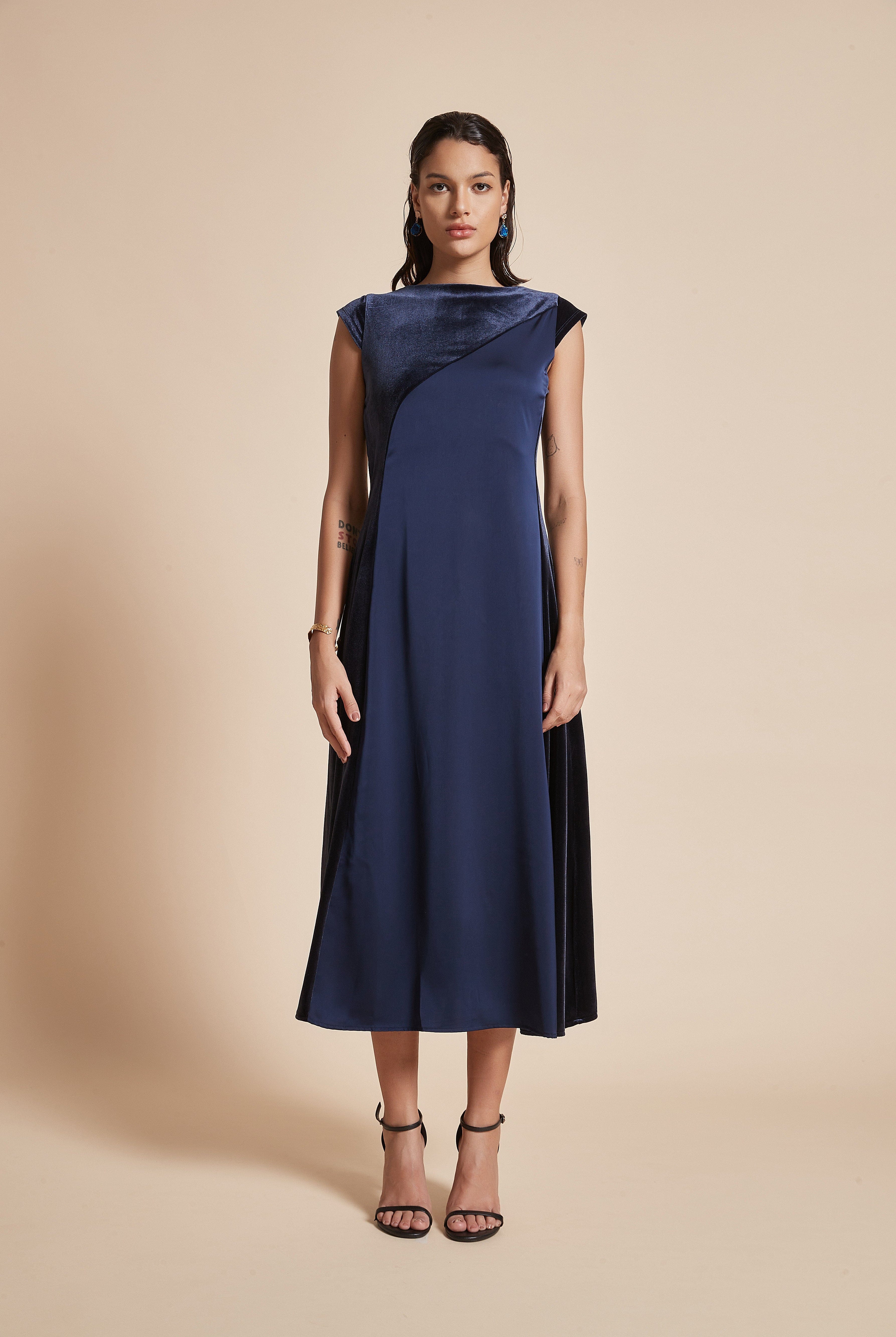 يولا فستان نسائي ميدي كات سادة برقبة مستديرة