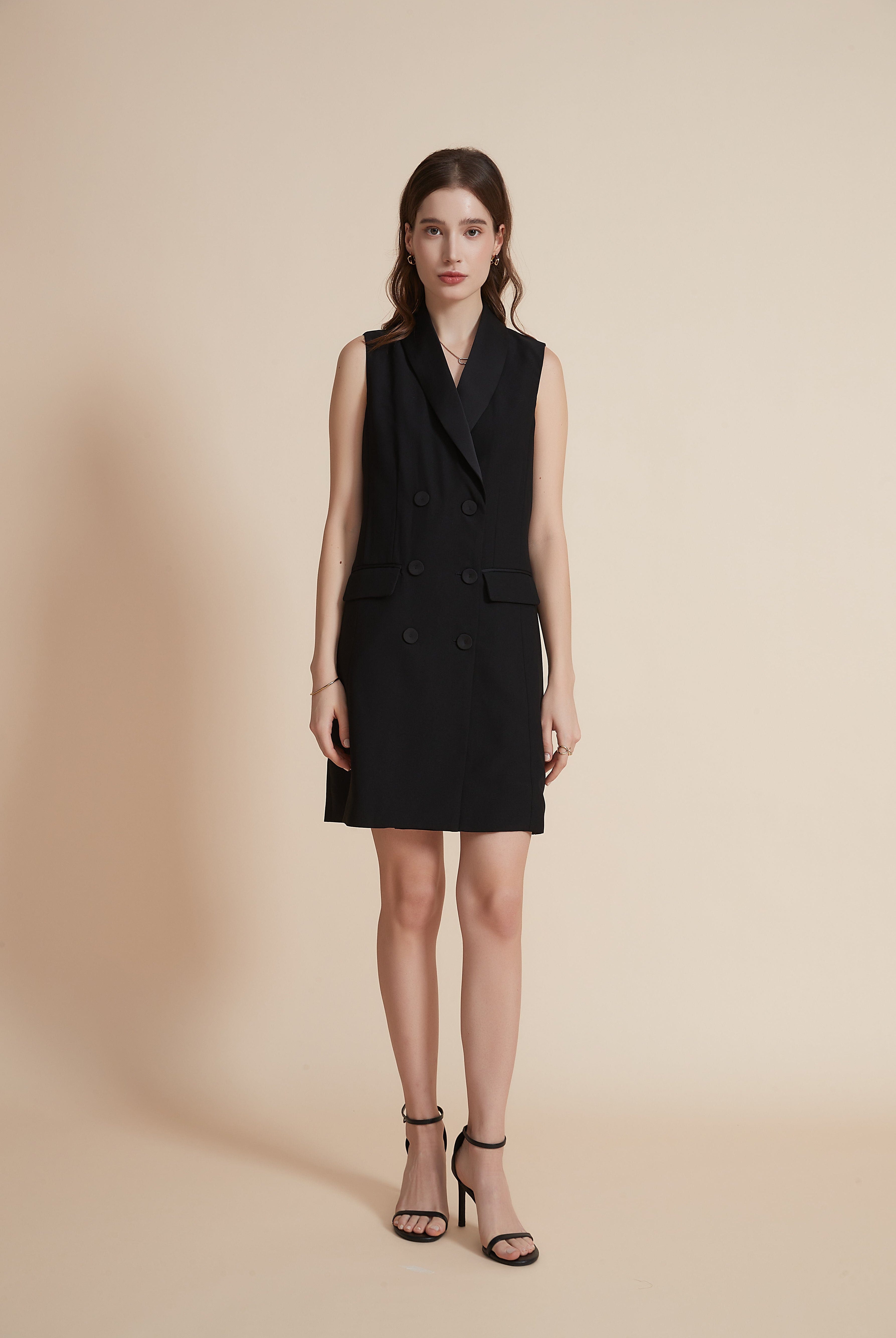 يولا سترة نسائية طويلة بدون أكمام وياقة طويلة مع أزرار أمامية سادة