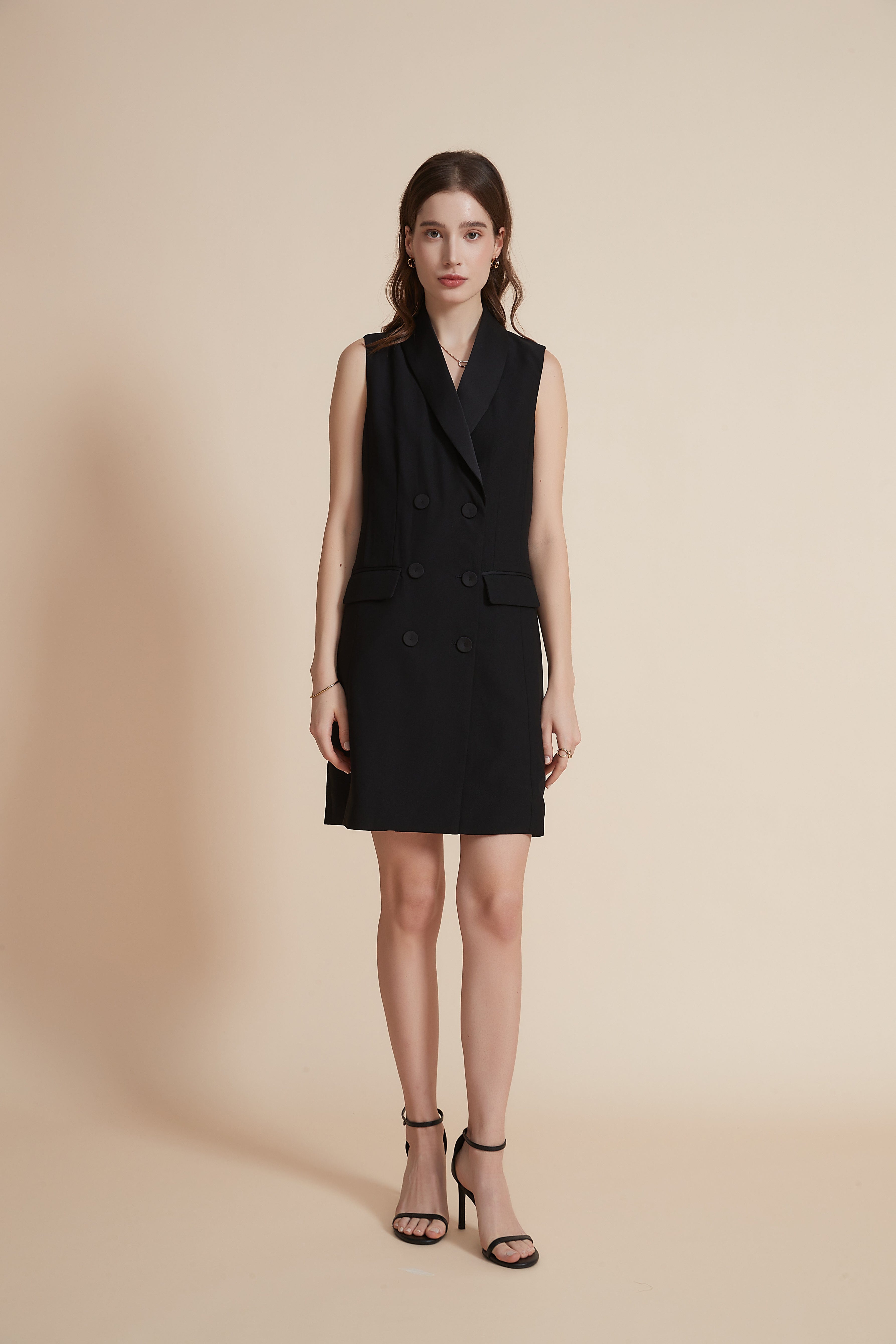 يولا سترة نسائية طويلة بدون أكمام وياقة طويلة مع أزرار أمامية سادة