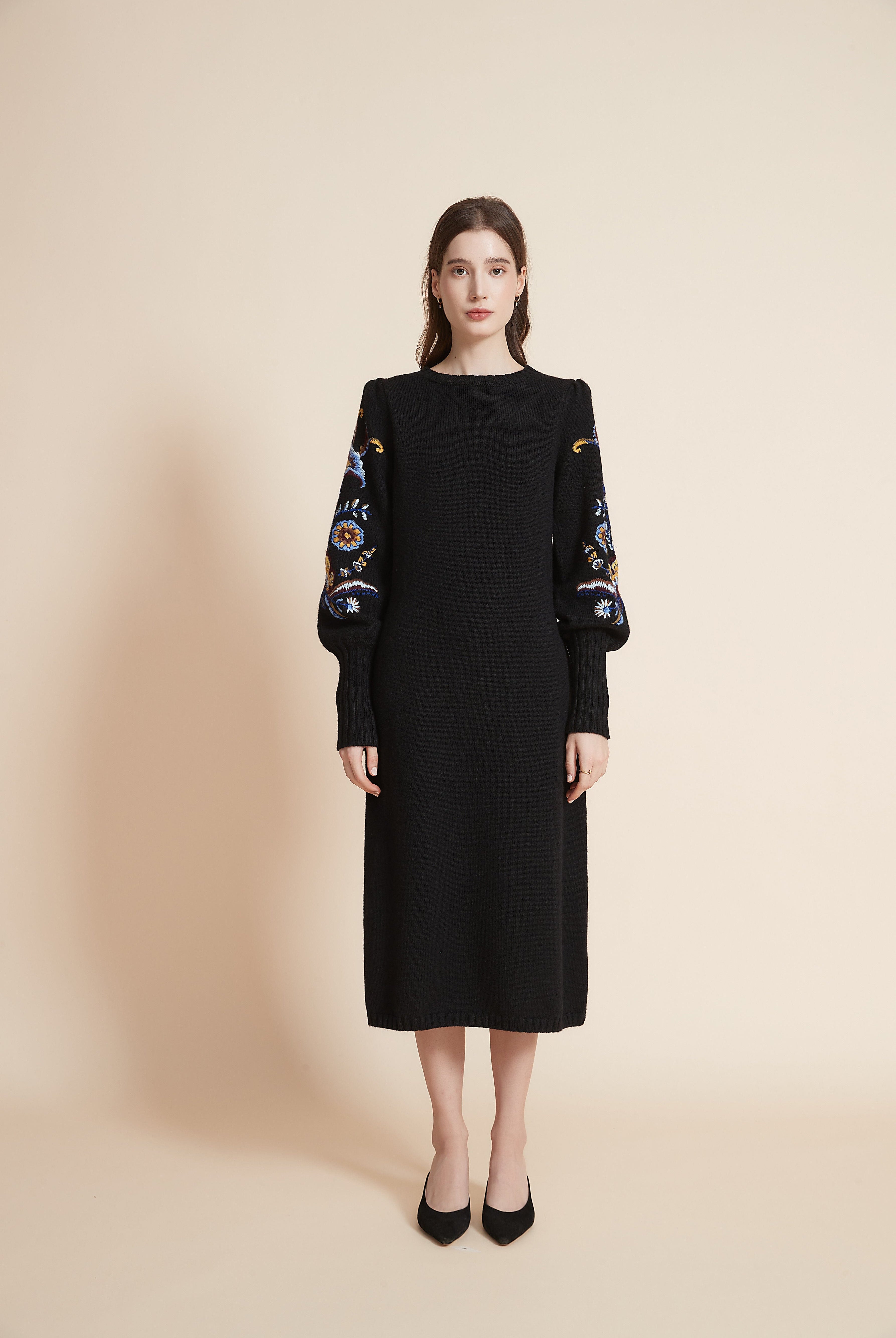 يولا فستان ميدي برقبة مستديرة وأكمام بف طويلة وتطريز على الأكمام