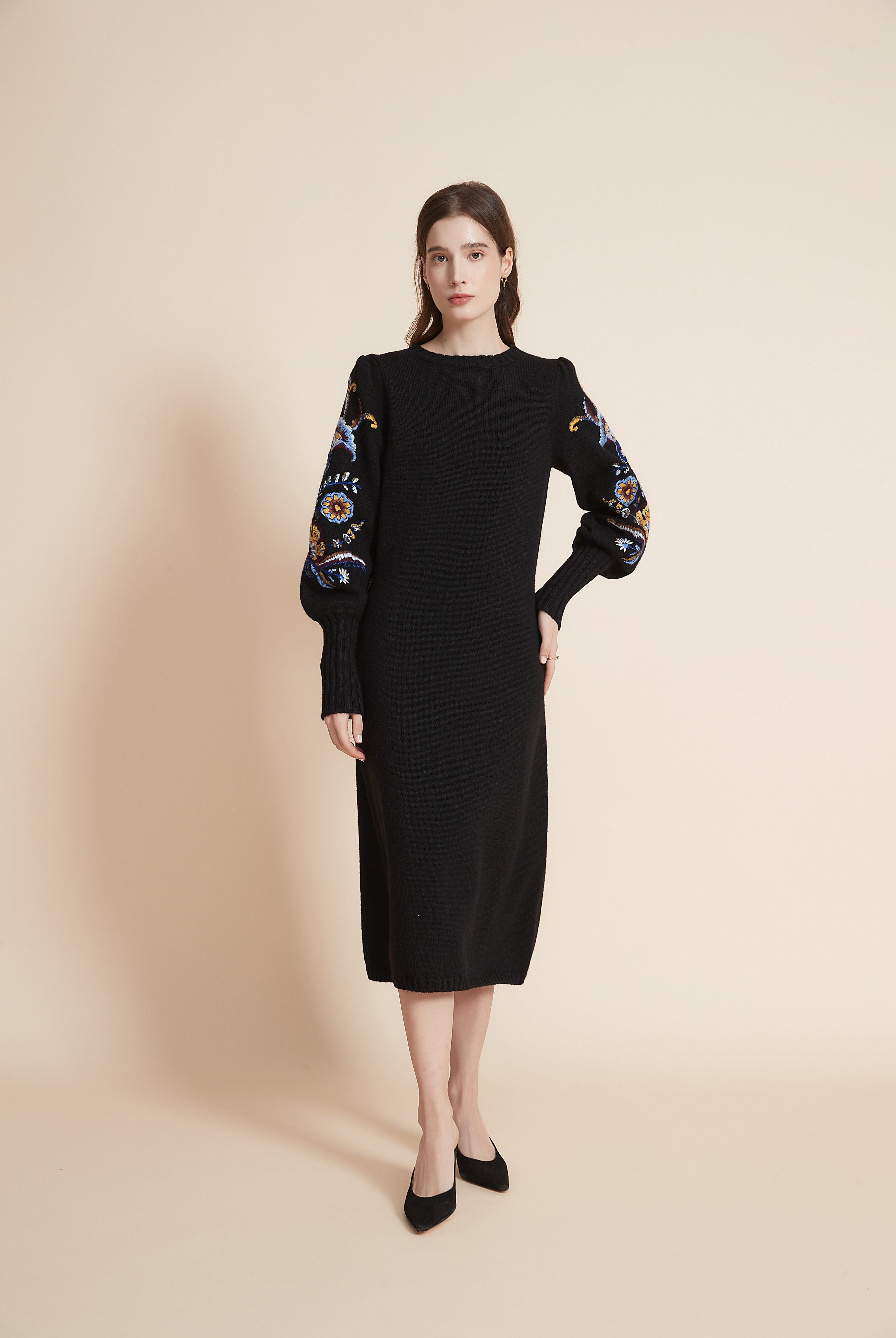 يولا فستان ميدي برقبة مستديرة وأكمام بف طويلة وتطريز على الأكمام