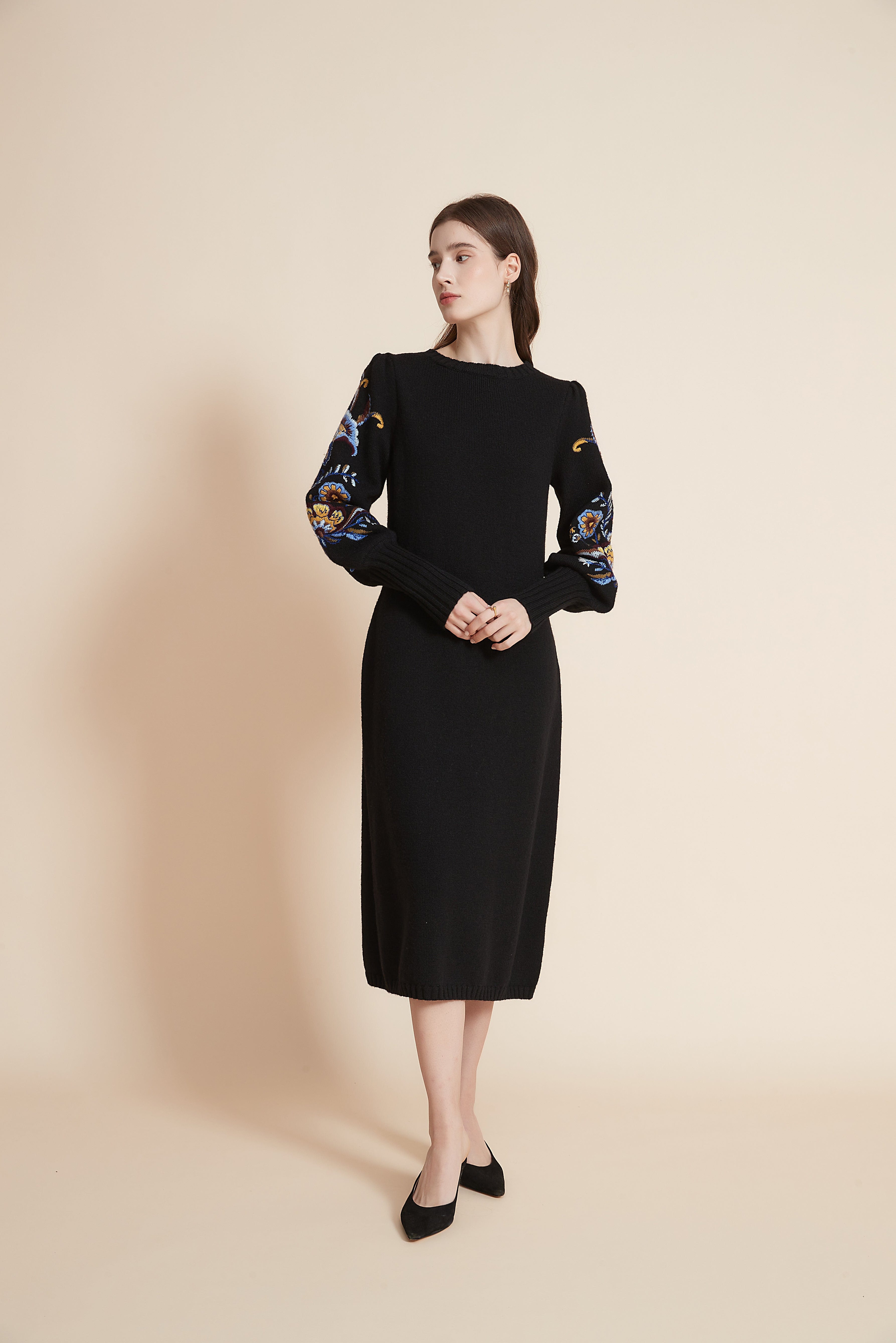 يولا فستان ميدي برقبة مستديرة وأكمام بف طويلة وتطريز على الأكمام