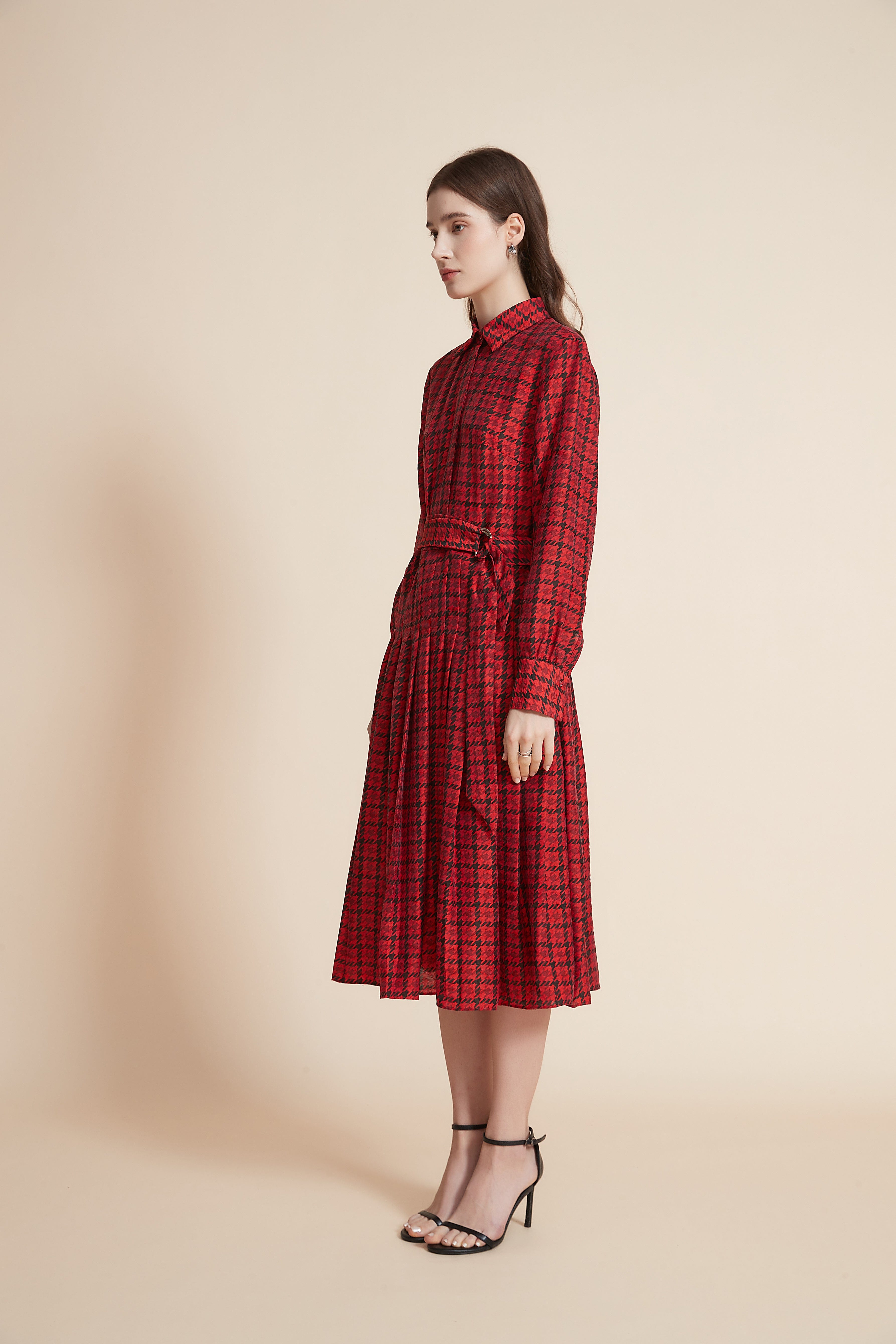 يولا فستان ميدي مربعات بكم طويل وياقة قميص مع حزام على الخصر