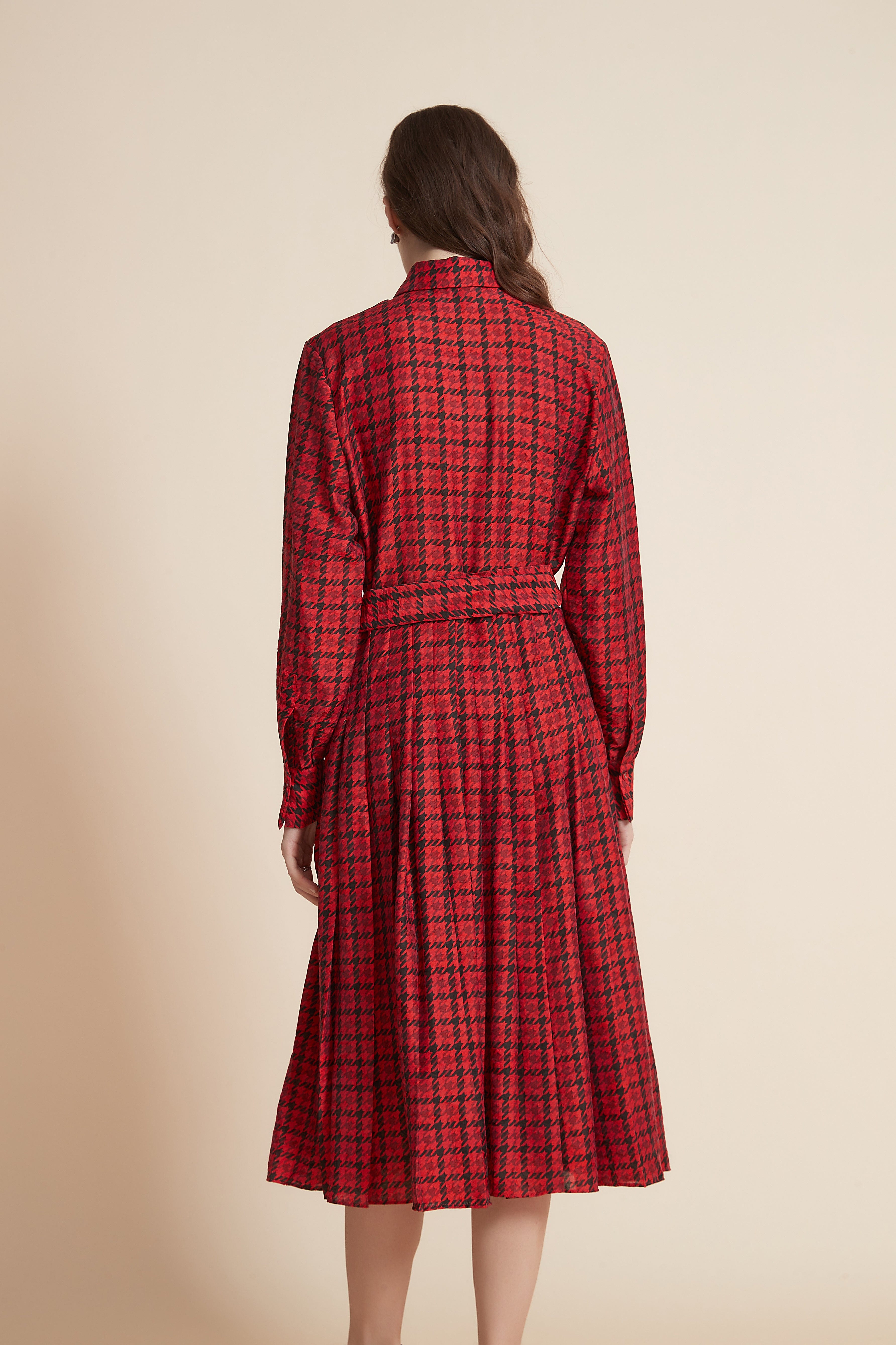 يولا فستان ميدي مربعات بكم طويل وياقة قميص مع حزام على الخصر