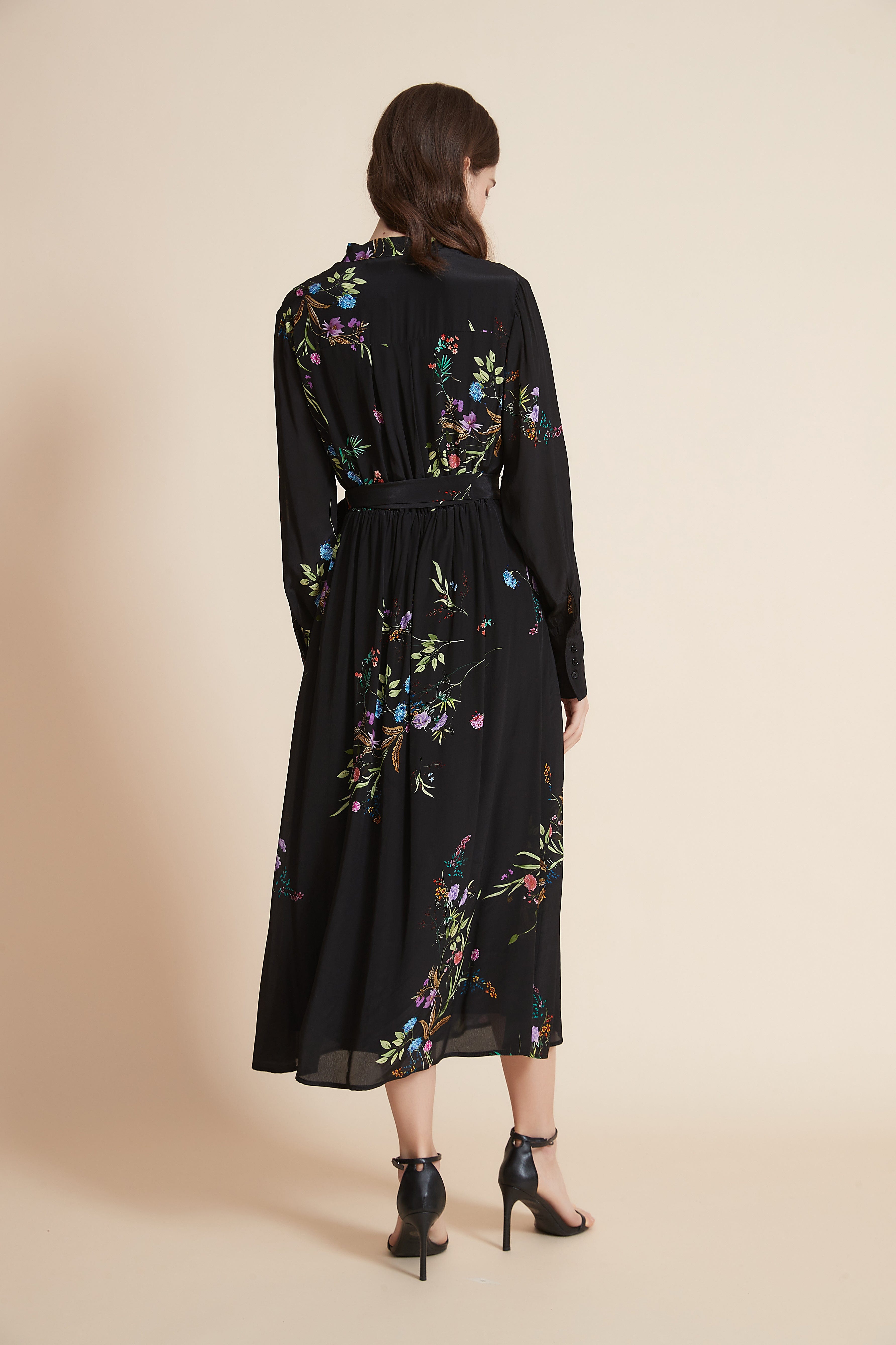 يولا فستان ميدي مورد برقبة على شكل V مع حزام على الخصر وتفاصيل كشكش