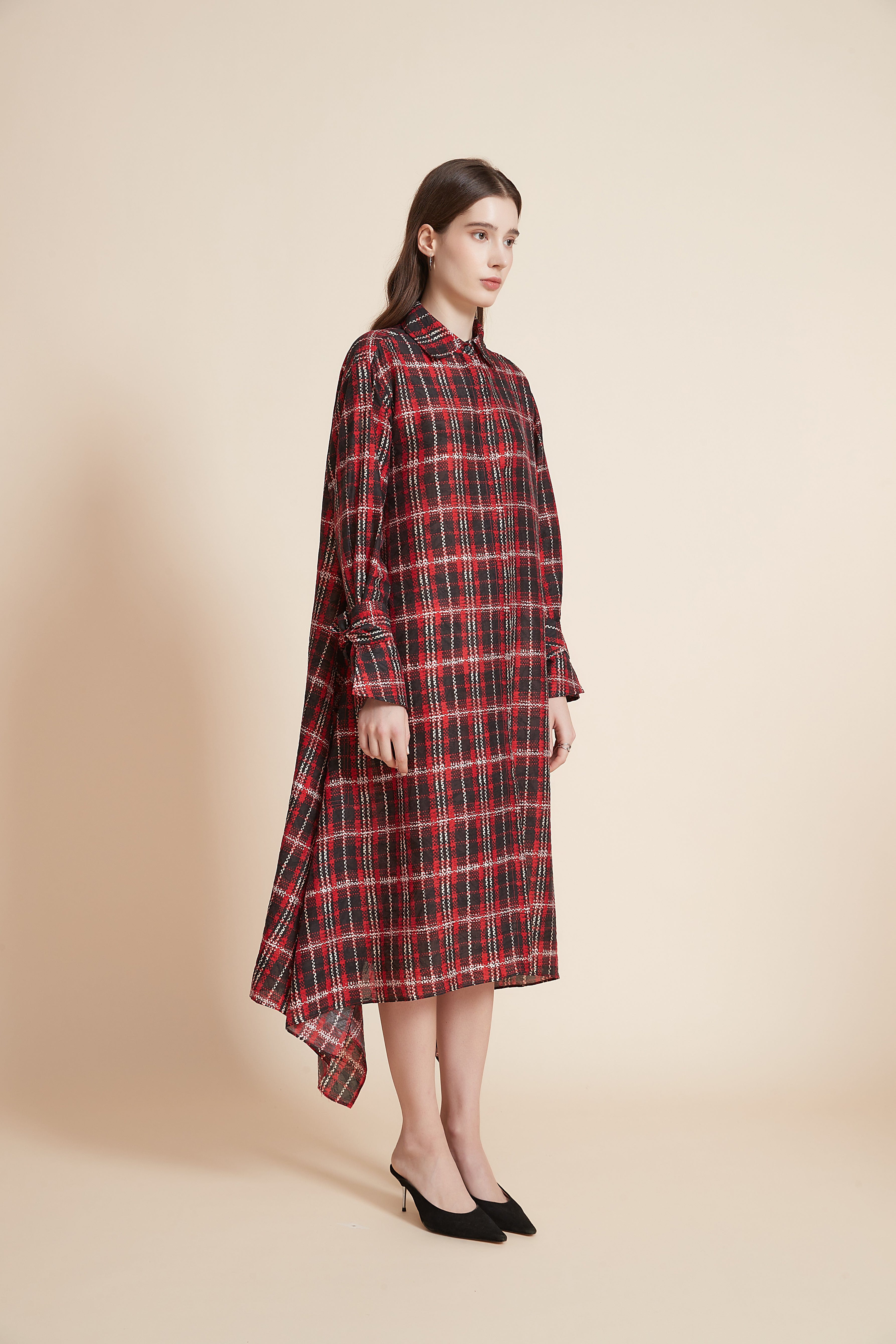 يولا فستان ميدي بكم طويل وتفاصيل مربعات واسع