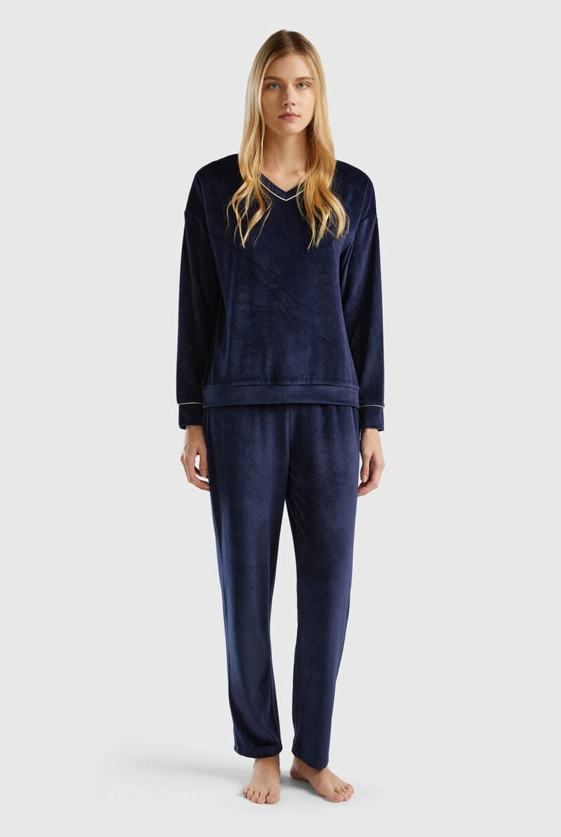 يونايتد كولورز اوف بينيتون طقم بيجاما بفتحة رقبة V مخططة