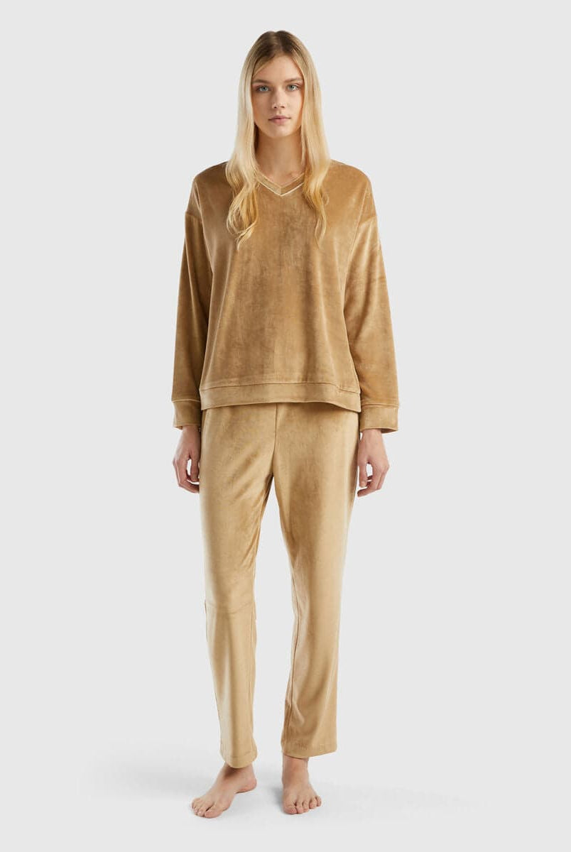 يونايتد كولورز اوف بينيتون طقم بيجاما بفتحة رقبة V مخططة