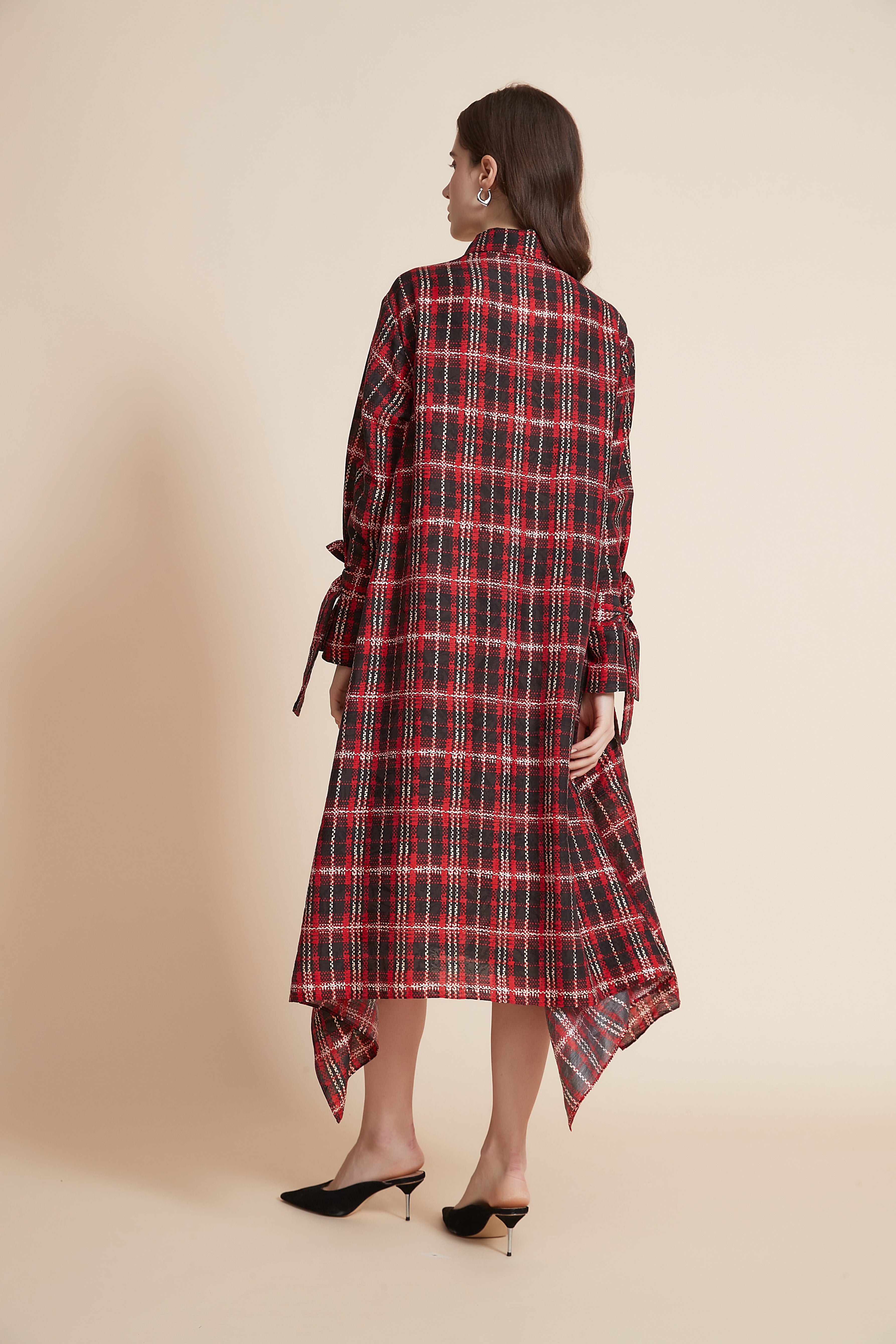 يولا فستان ميدي بكم طويل وتفاصيل مربعات واسع