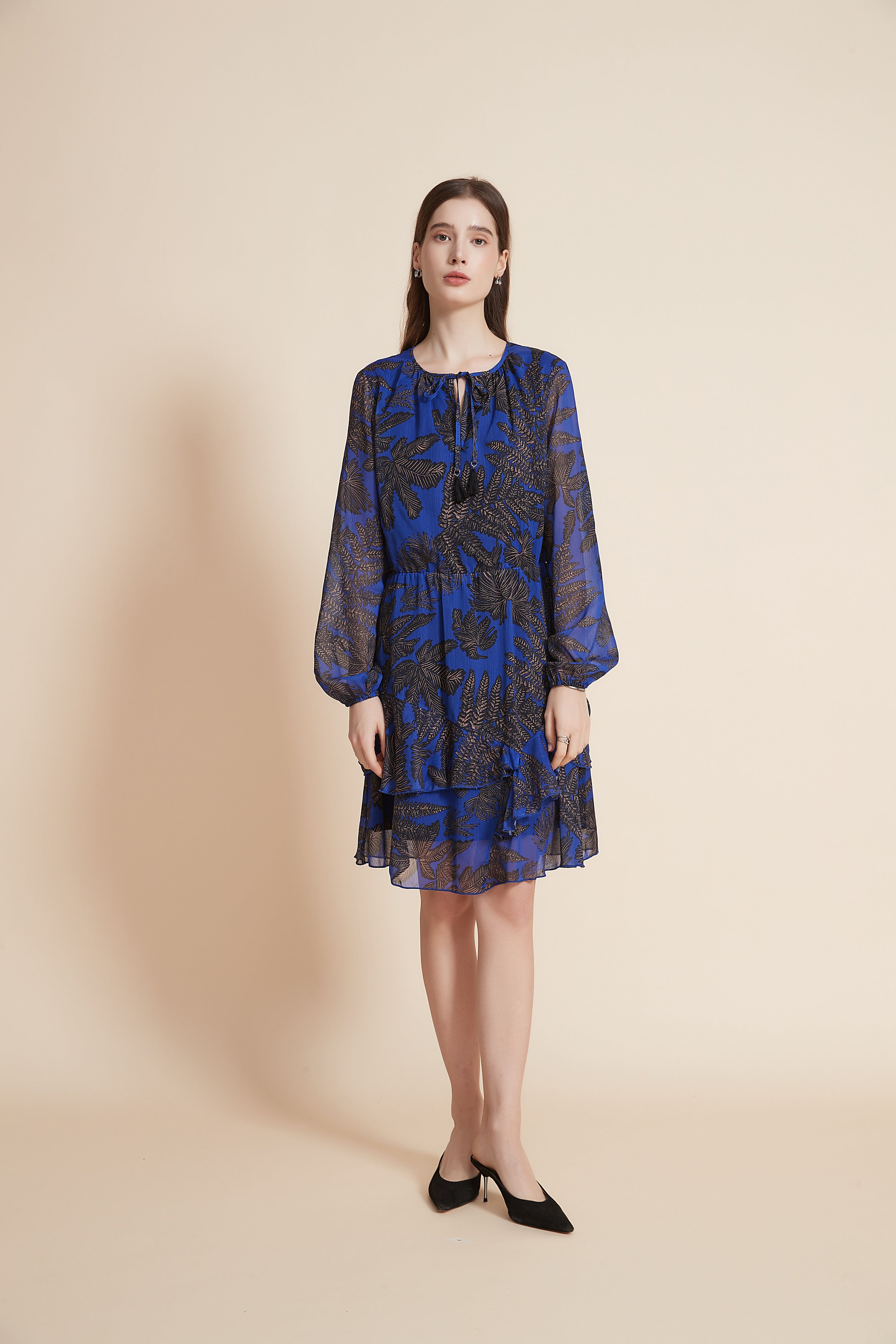 يولا فستان نسائي بطول الركبة مشجر بأكمام طويلة واسعة مع رقبة مستديرة