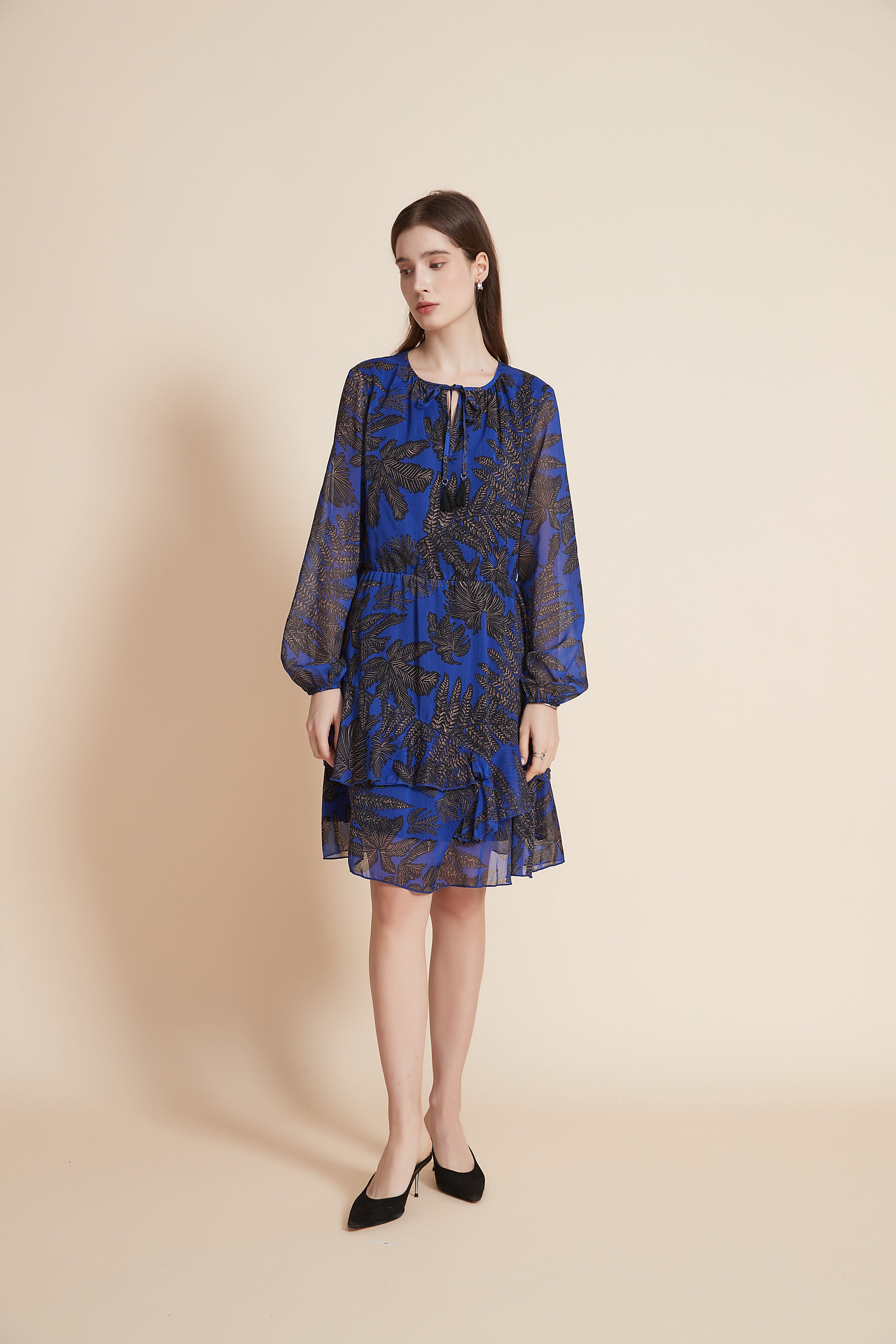 يولا فستان نسائي بطول الركبة مشجر بأكمام طويلة واسعة مع رقبة مستديرة