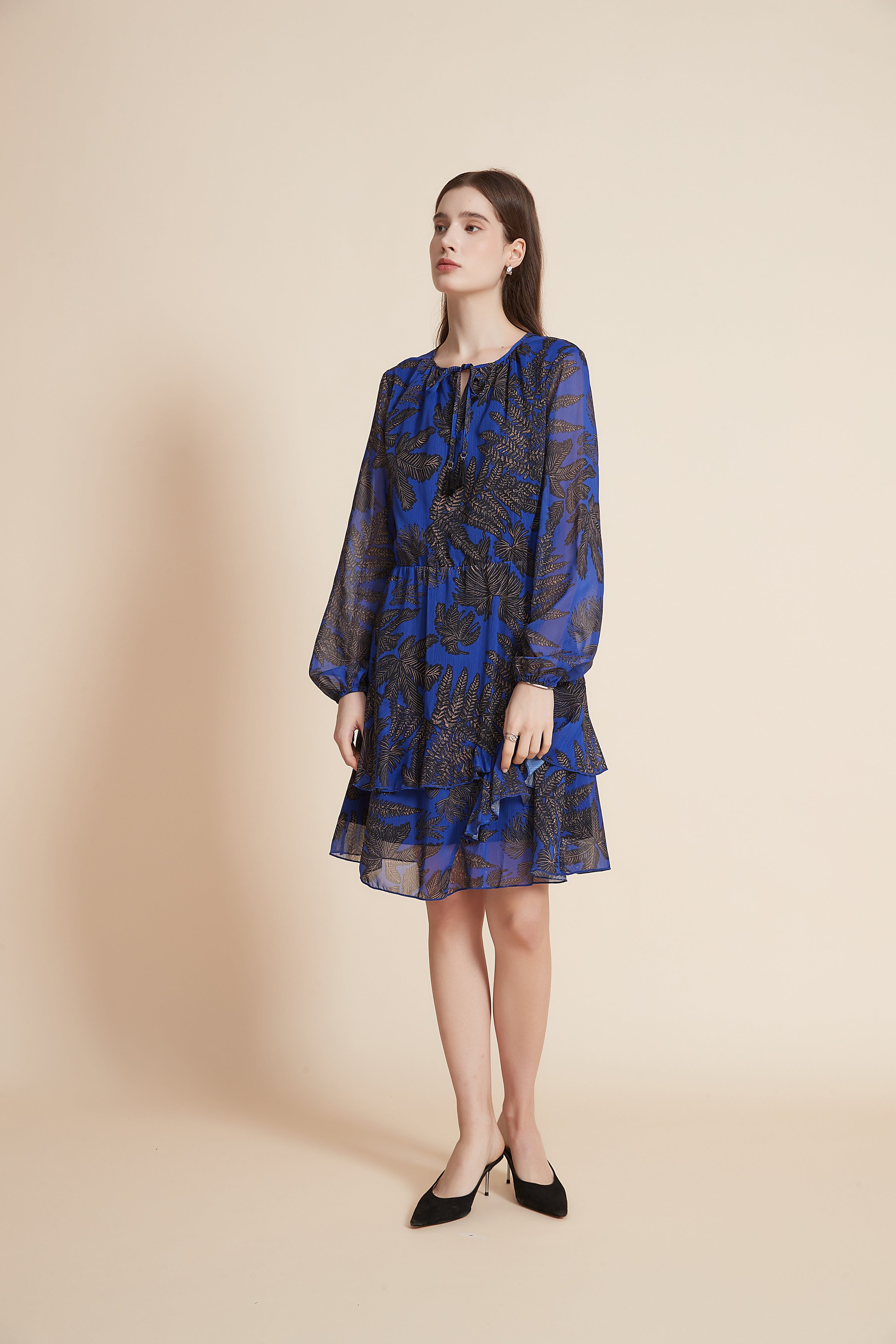 يولا فستان نسائي بطول الركبة مشجر بأكمام طويلة واسعة مع رقبة مستديرة