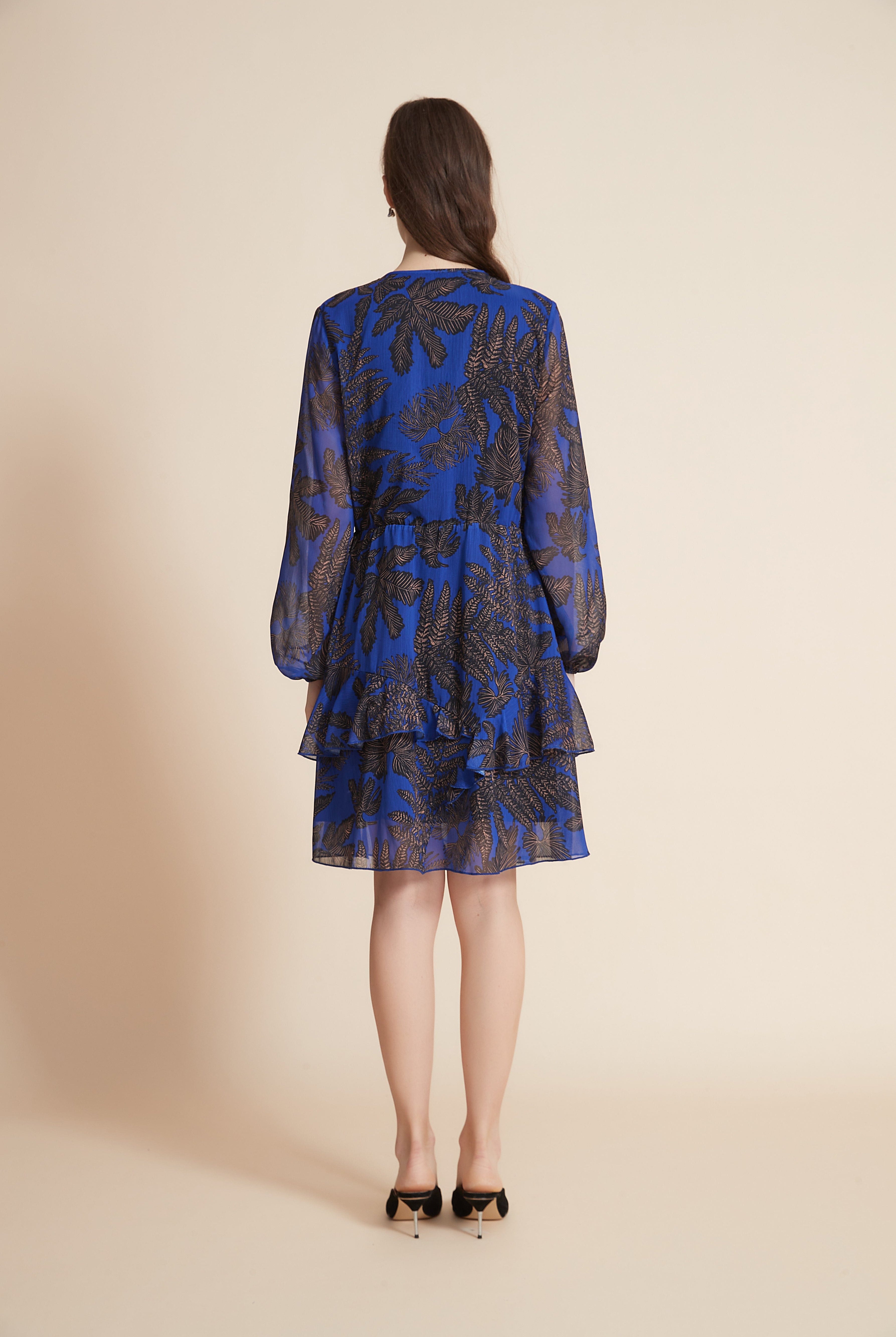 يولا فستان نسائي بطول الركبة مشجر بأكمام طويلة واسعة مع رقبة مستديرة