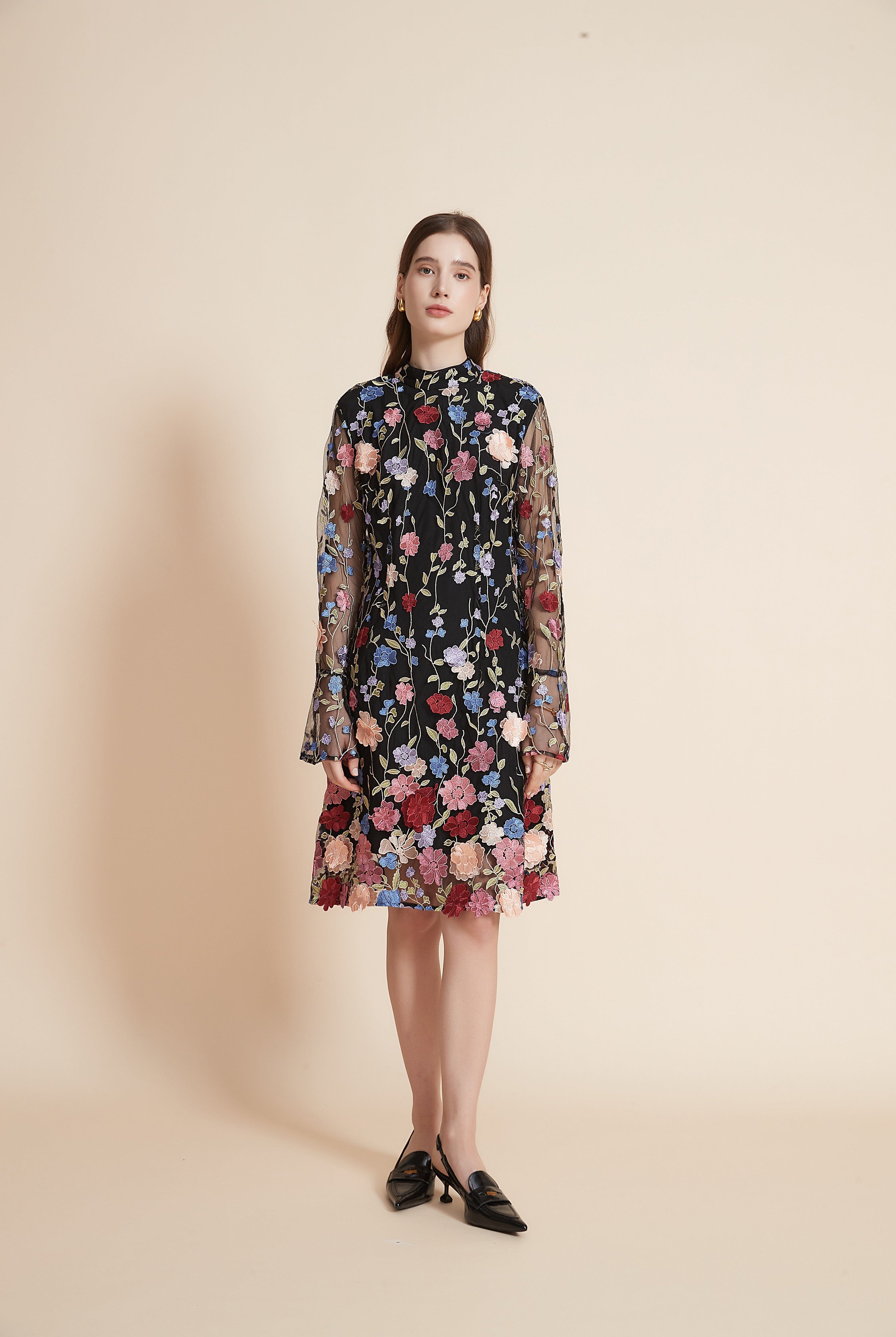 يولا فستان نسائي مورد بطول الركبة برقبة عالية وأكمام طويلة