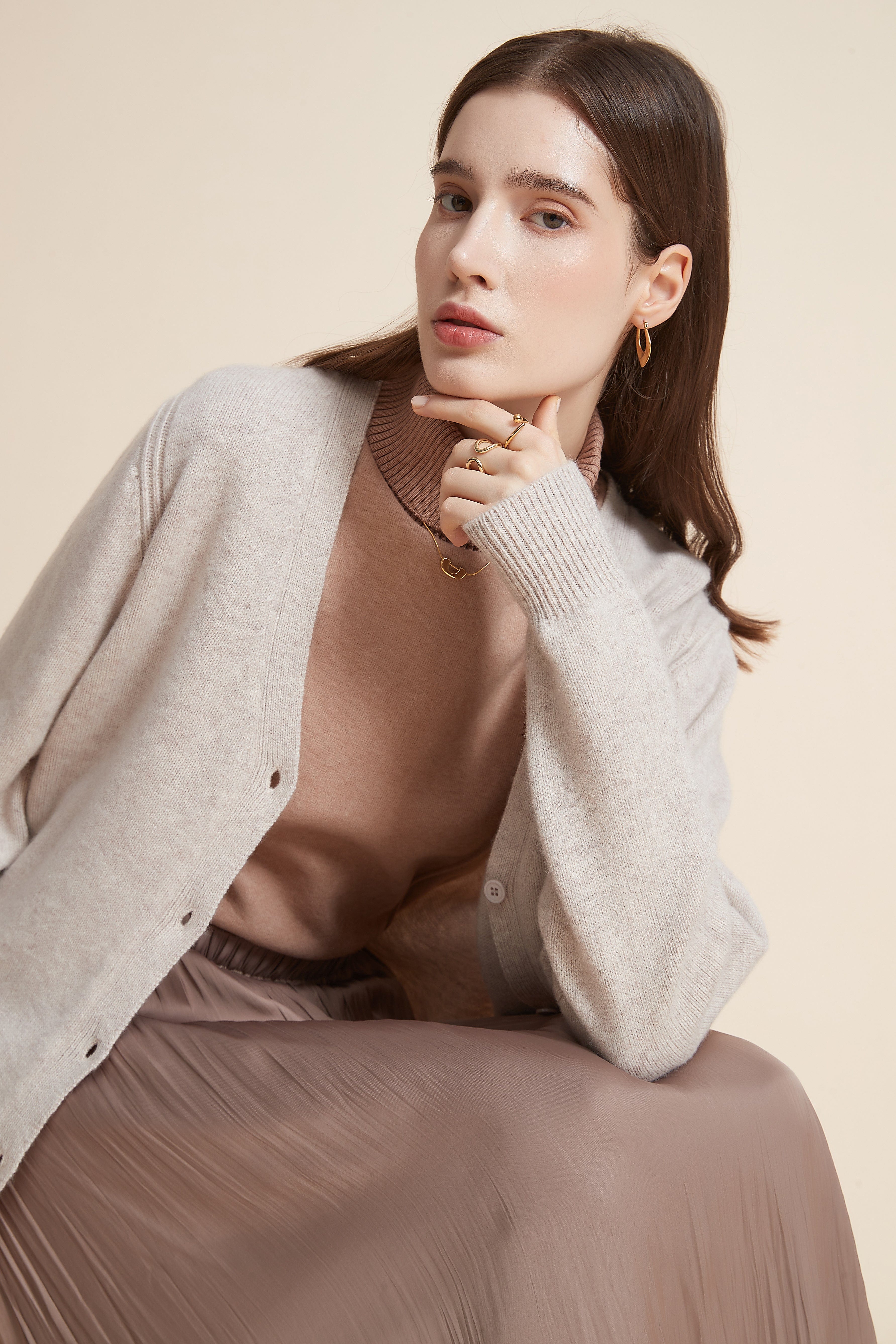 يولا كارديجان سادة بأزرار كم طويل