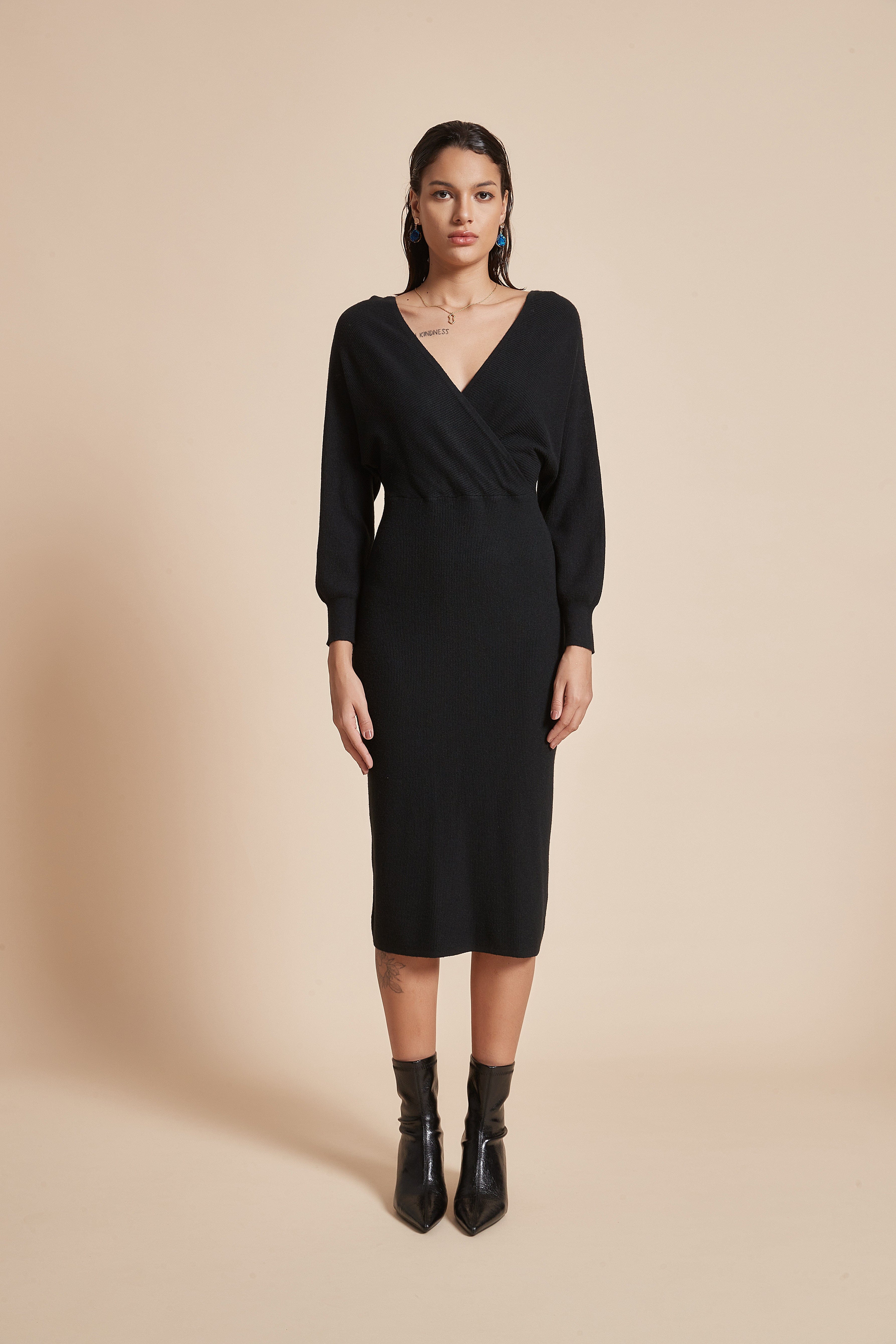 يولا فستان ميدي سادة بقصة لف وكم طويل فراشة مع رقبة على شكل قلب