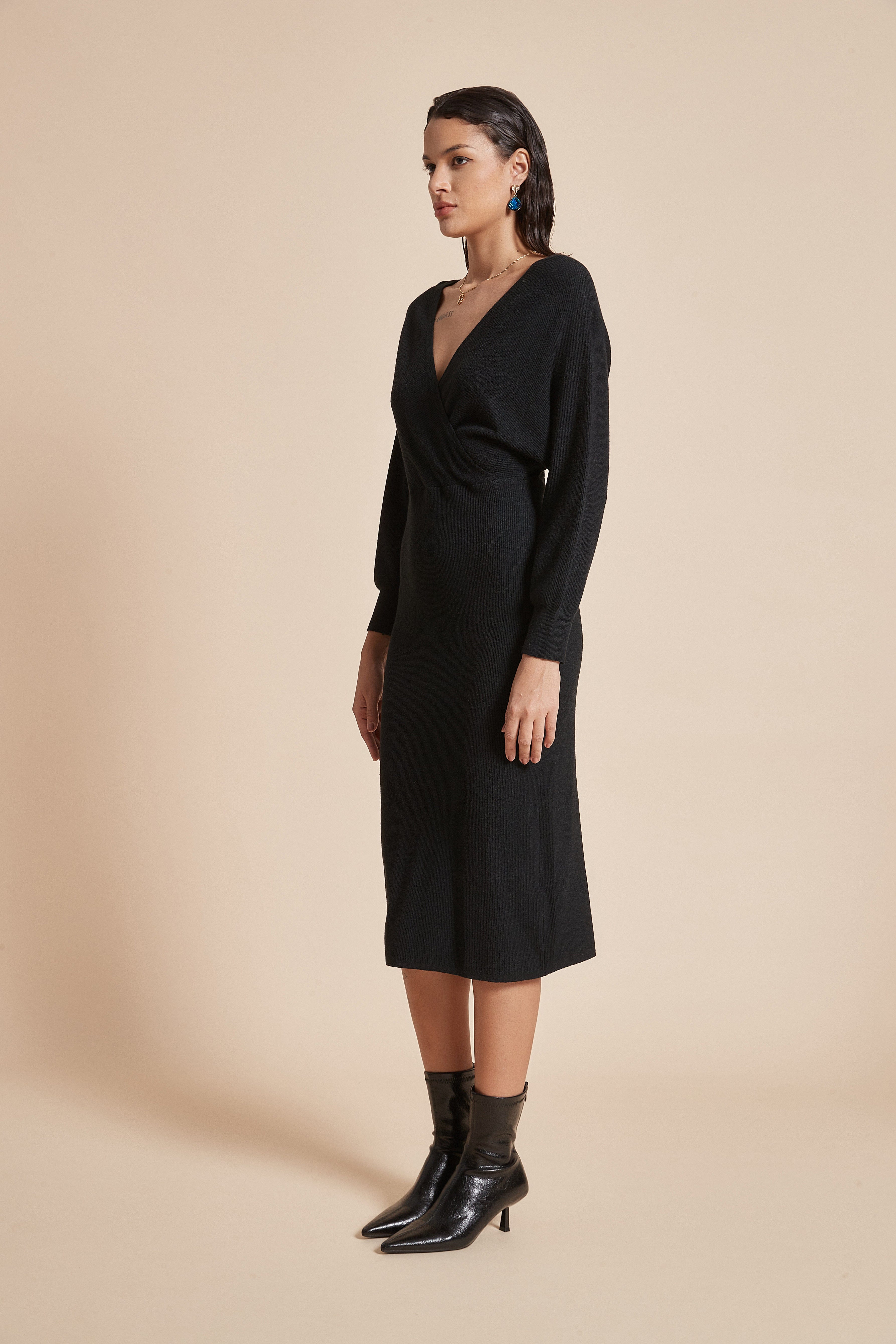 يولا فستان ميدي سادة بقصة لف وكم طويل فراشة مع رقبة على شكل قلب