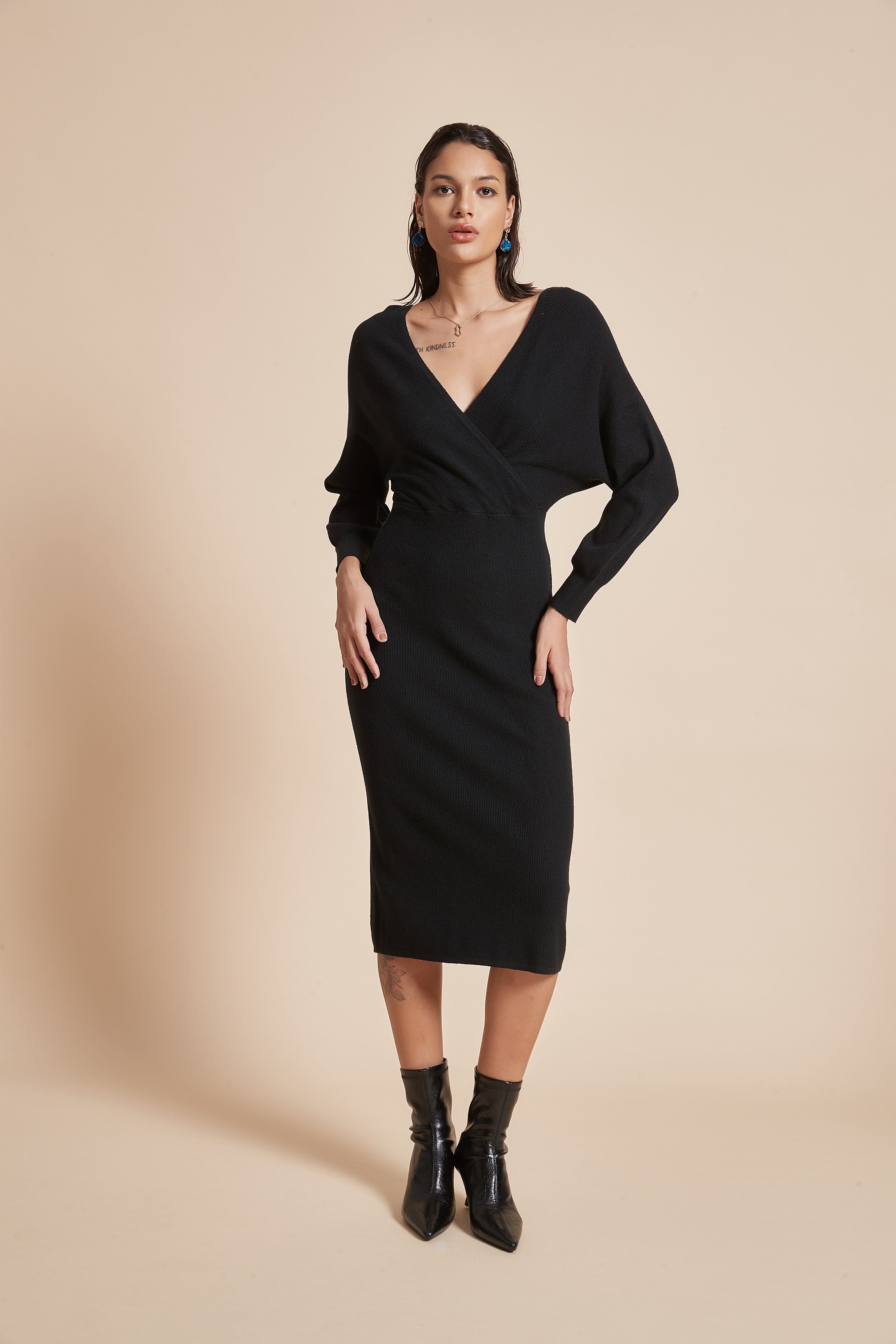 يولا فستان ميدي سادة بقصة لف وكم طويل فراشة مع رقبة على شكل قلب