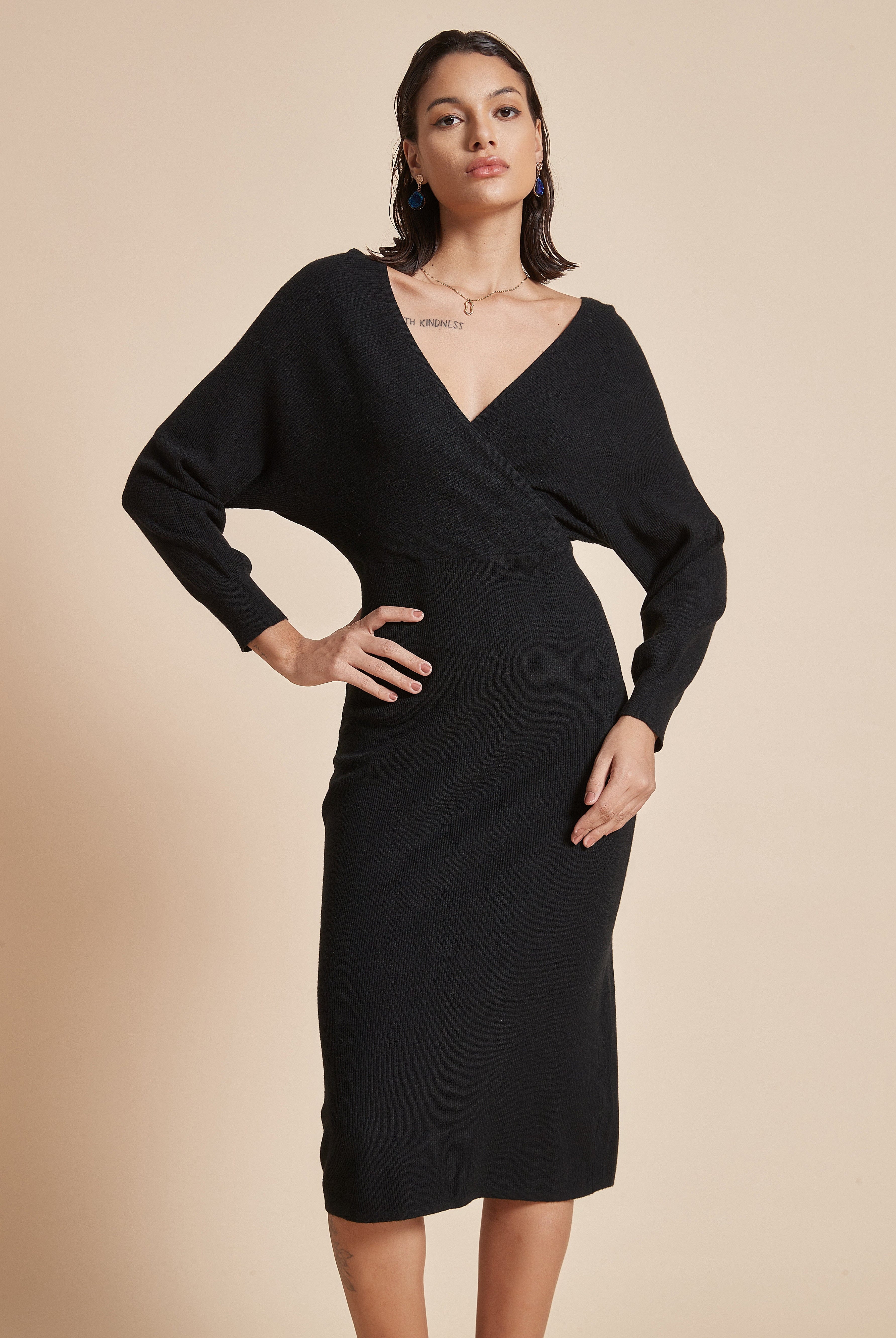 يولا فستان ميدي سادة بقصة لف وكم طويل فراشة مع رقبة على شكل قلب