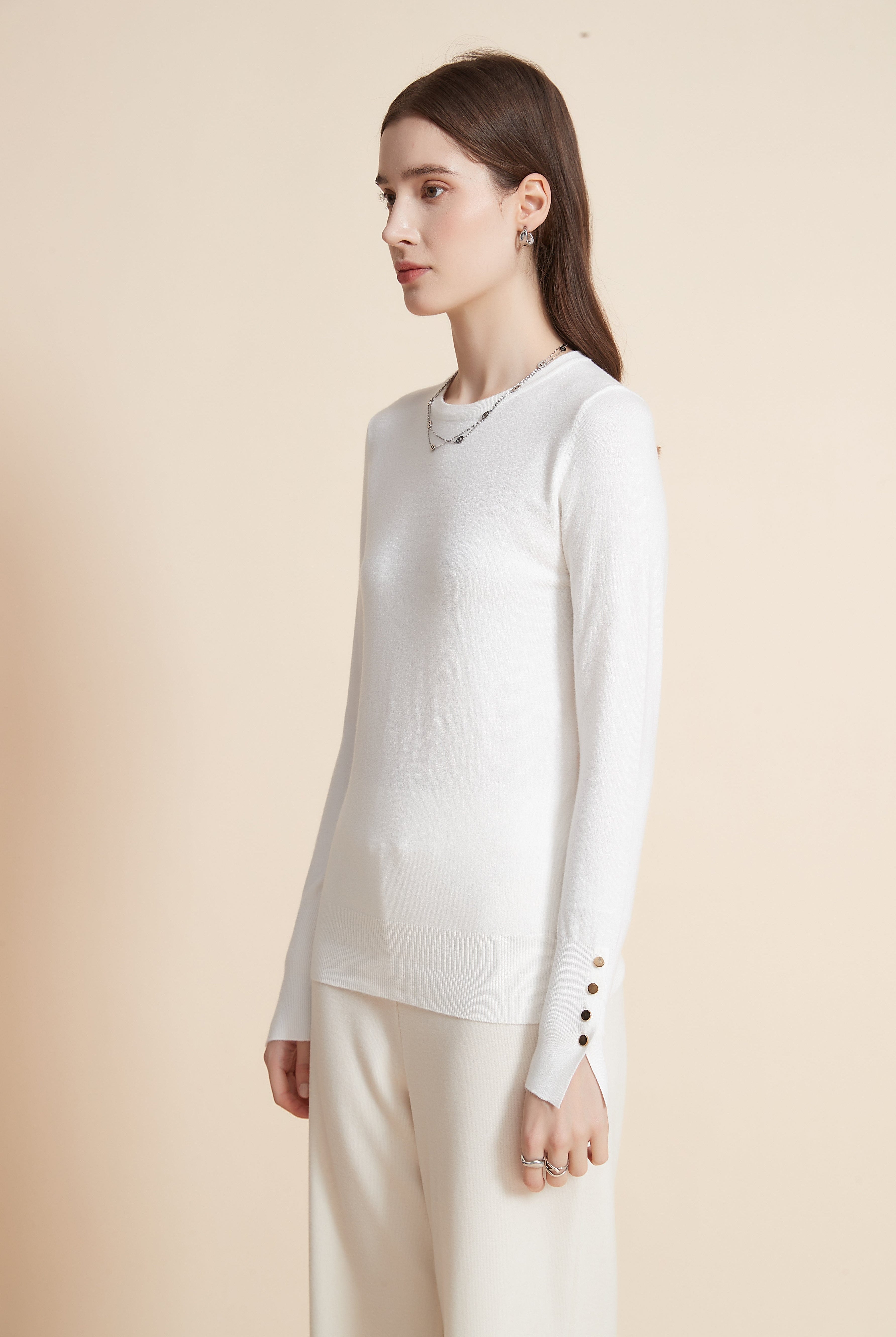 يولا سترة نسائية برقبة مستديرة سادة مع كم طويل وأزرار