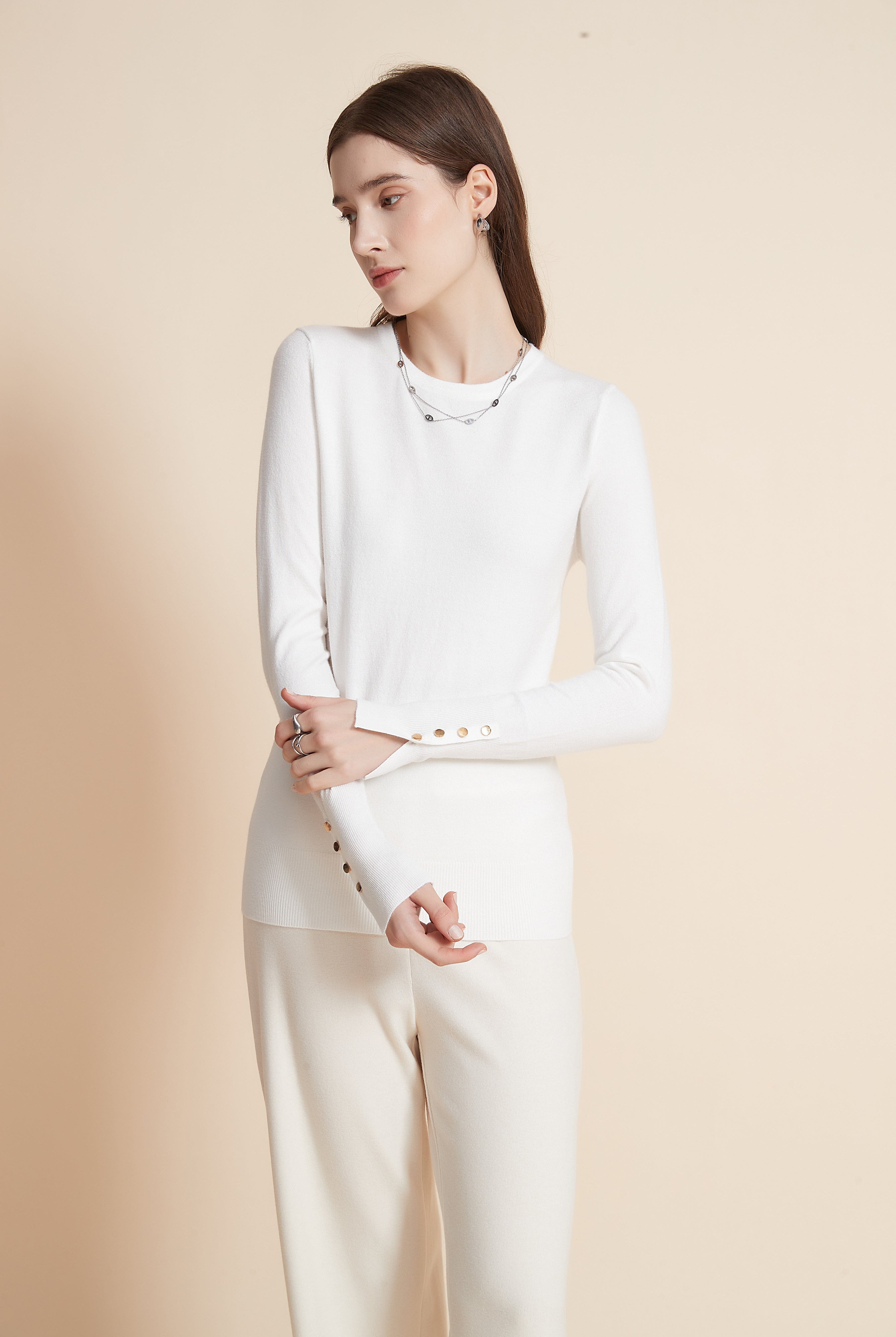 يولا سترة نسائية برقبة مستديرة سادة مع كم طويل وأزرار