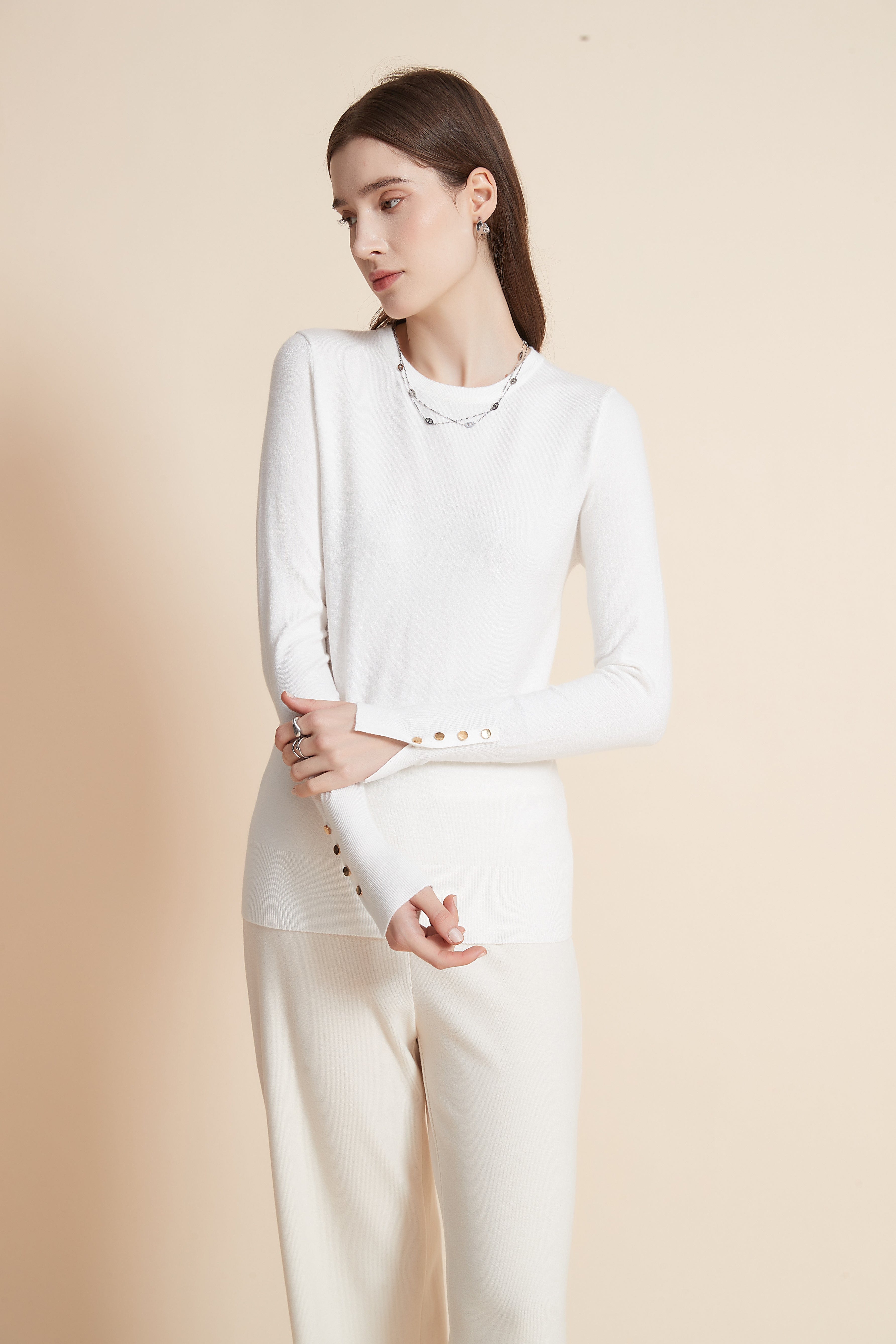 يولا سترة نسائية برقبة مستديرة سادة مع كم طويل وأزرار