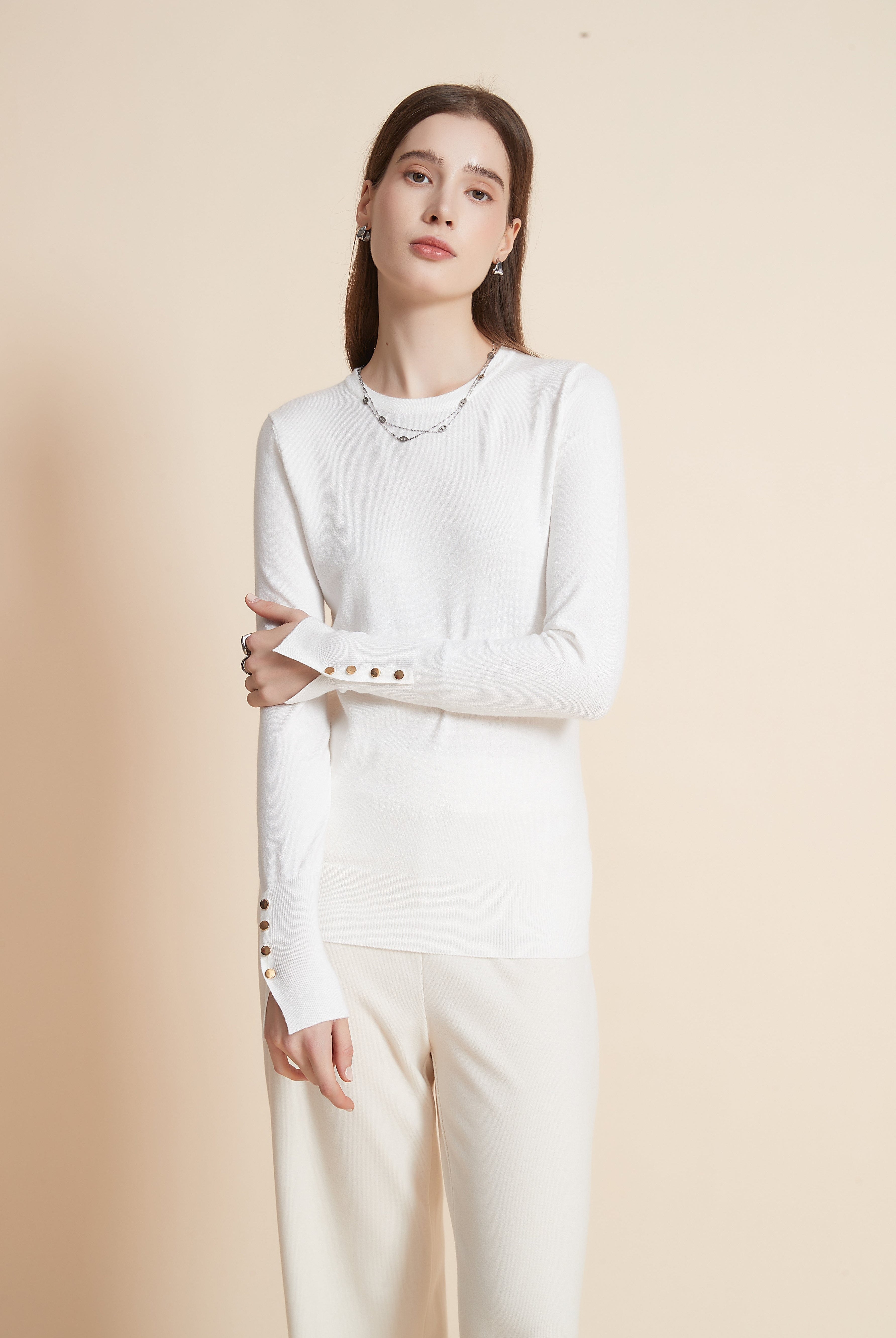 يولا سترة نسائية برقبة مستديرة سادة مع كم طويل وأزرار