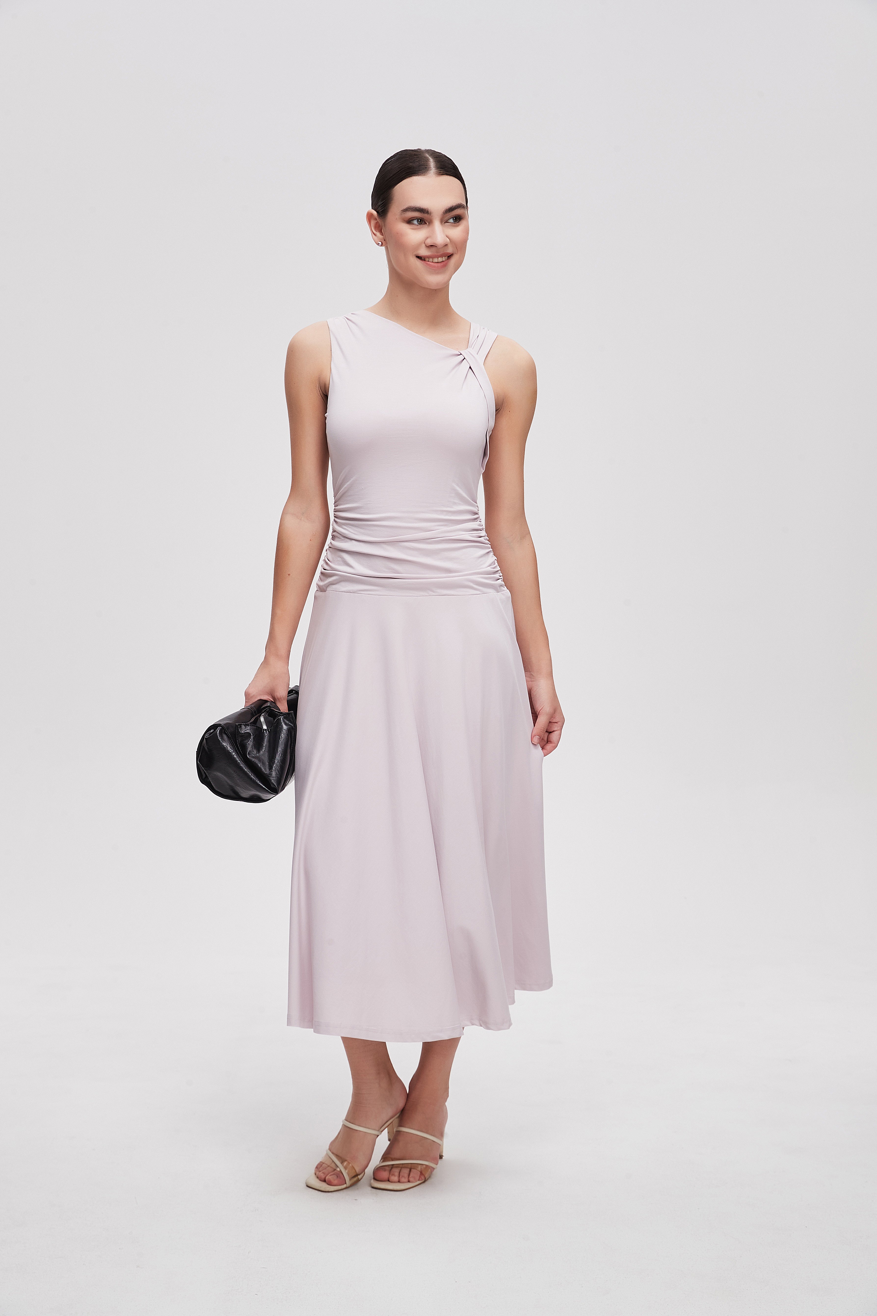 صورة فستان ميدي حمالات قصة واسعة بلون بنفسجي من مينتا