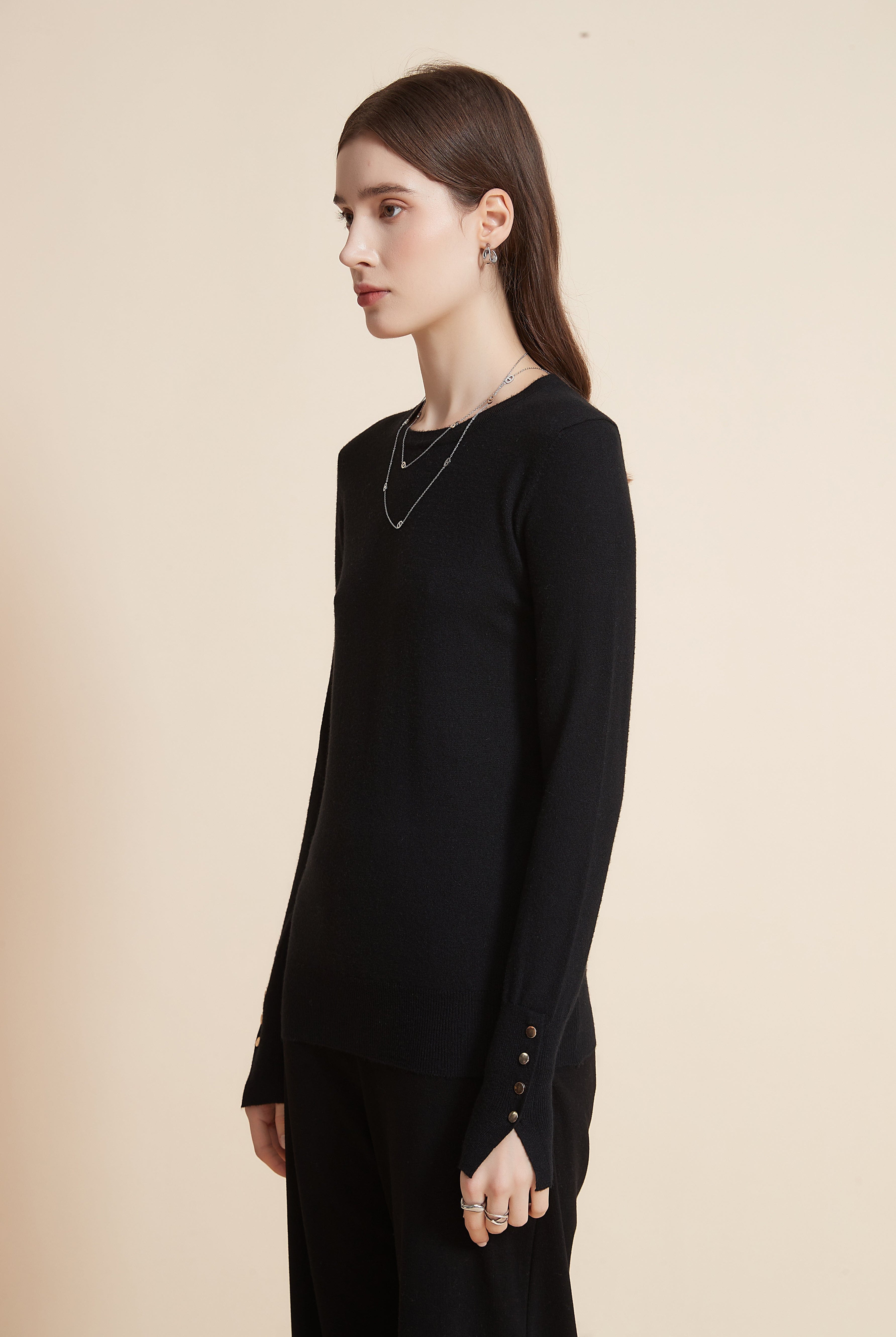 يولا سترة نسائية برقبة مستديرة سادة مع كم طويل وأزرار