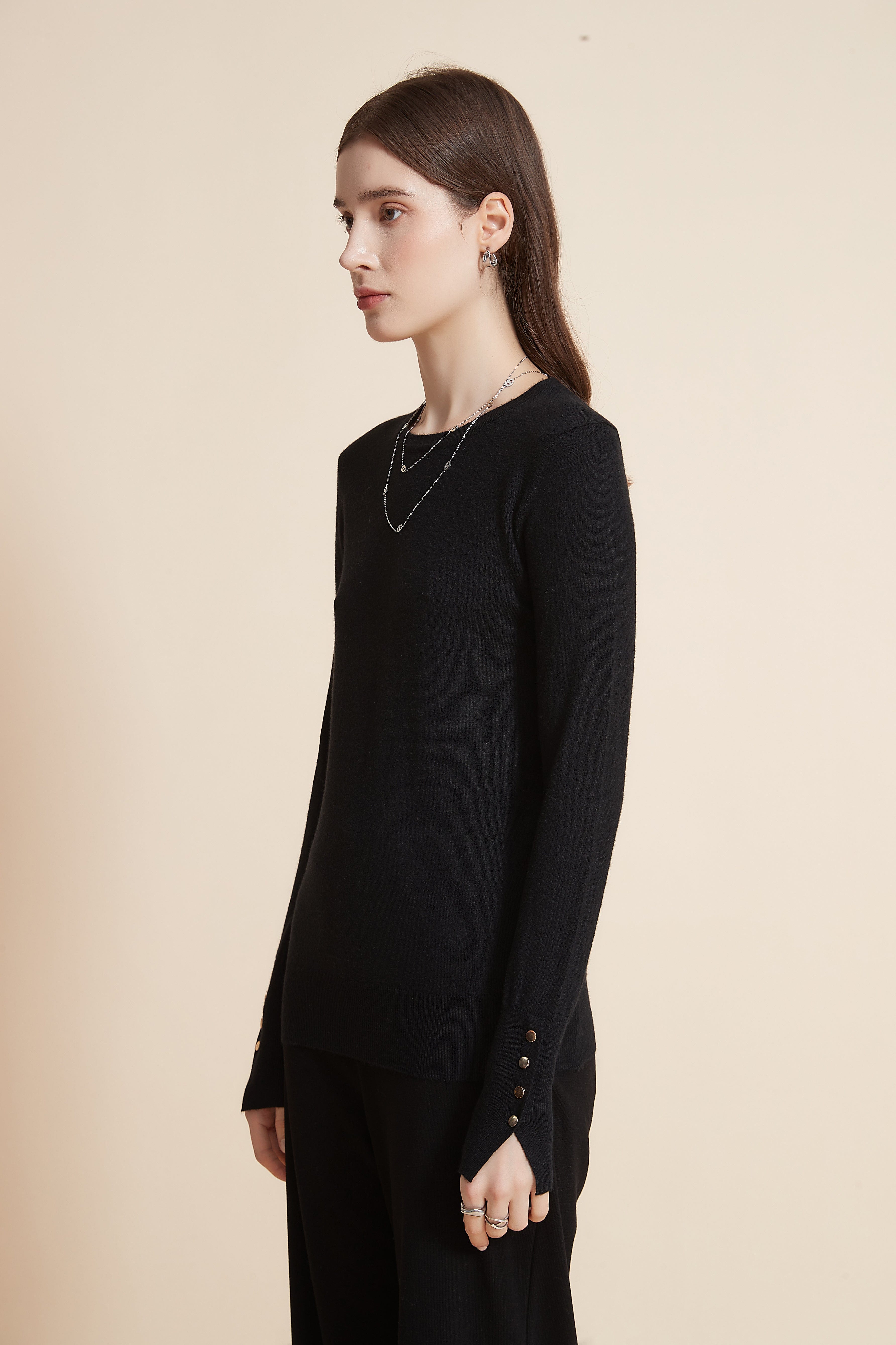 يولا سترة نسائية برقبة مستديرة سادة مع كم طويل وأزرار