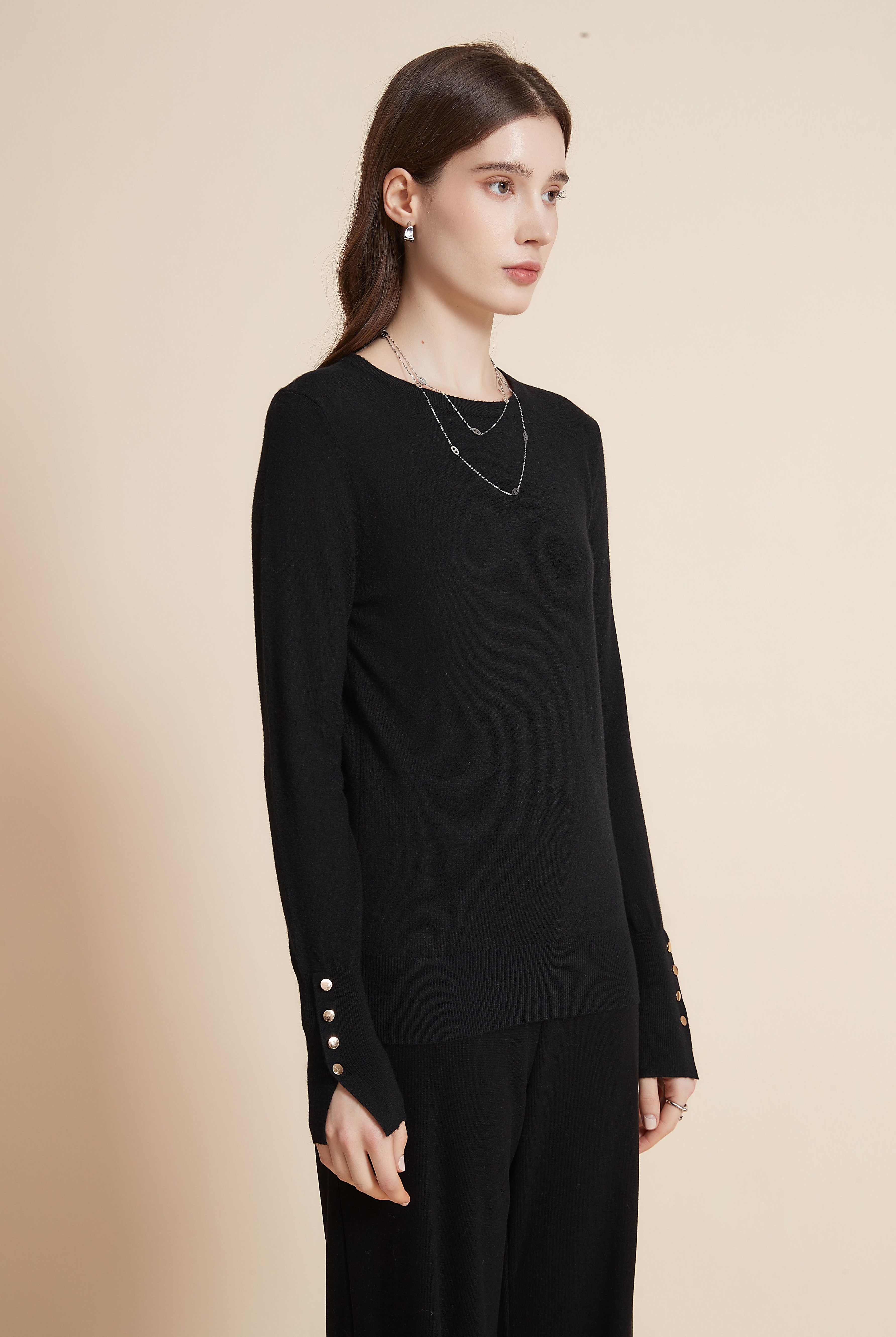 يولا سترة نسائية برقبة مستديرة سادة مع كم طويل وأزرار