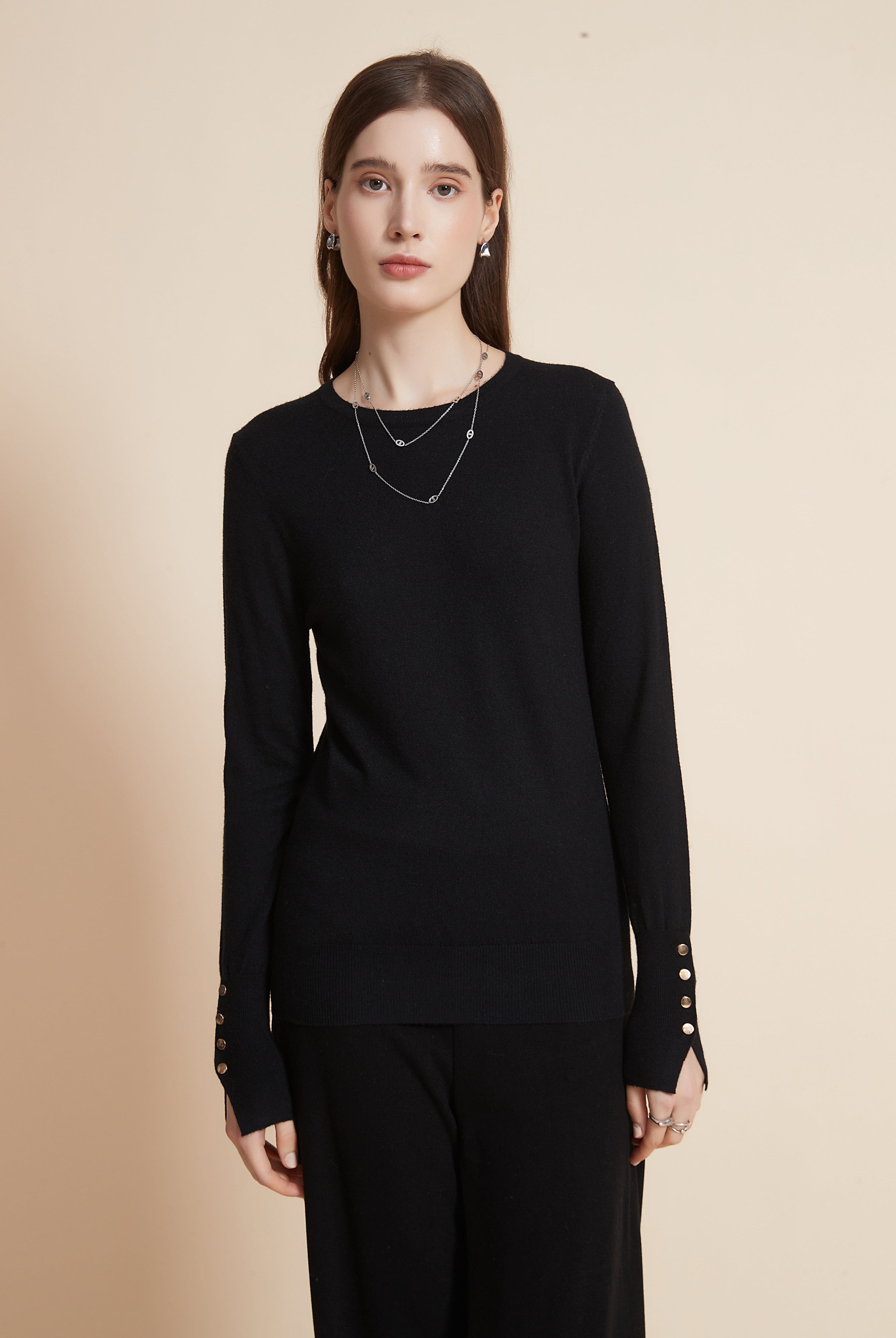 يولا سترة نسائية برقبة مستديرة سادة مع كم طويل وأزرار