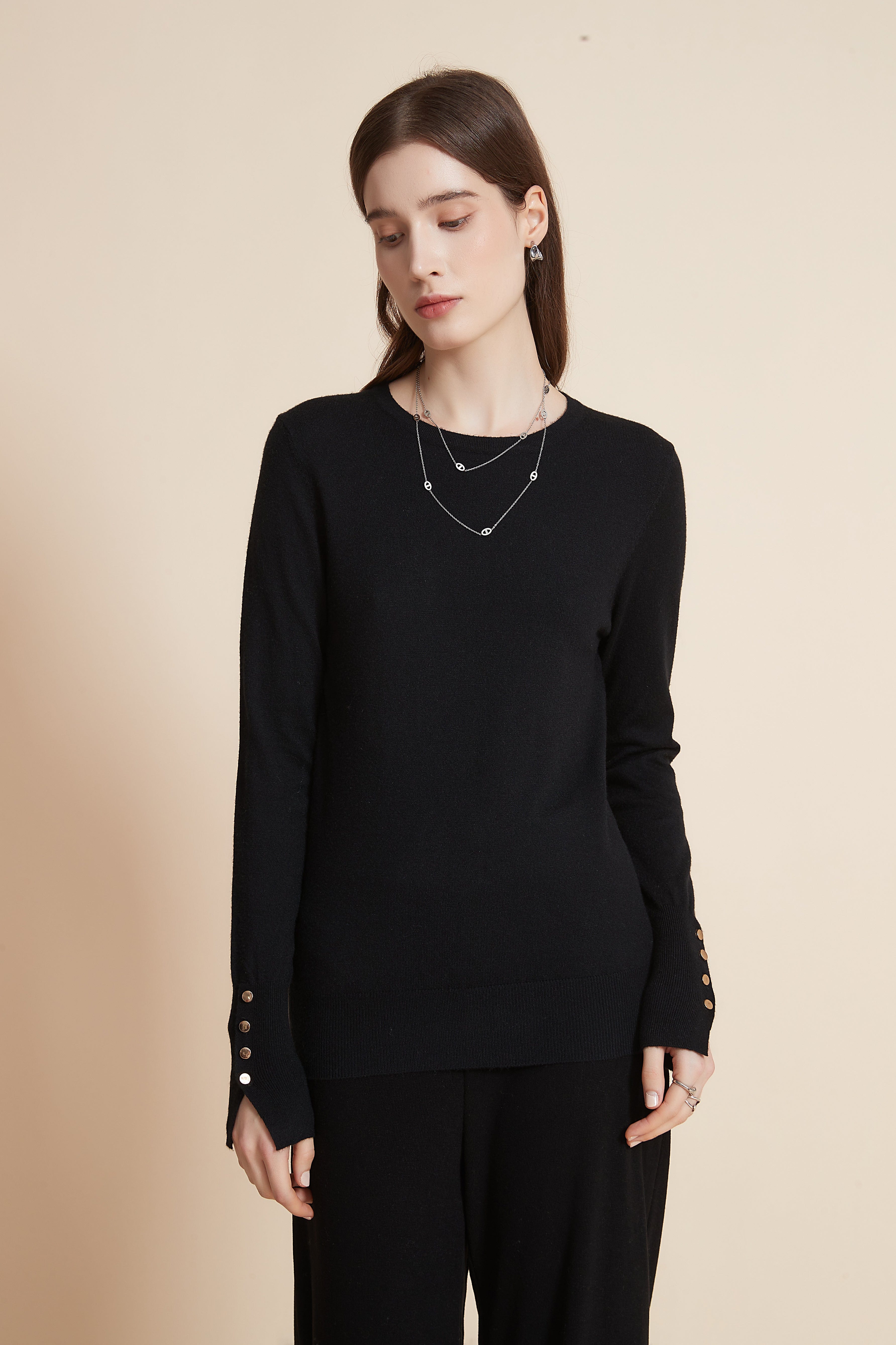 يولا سترة نسائية برقبة مستديرة سادة مع كم طويل وأزرار