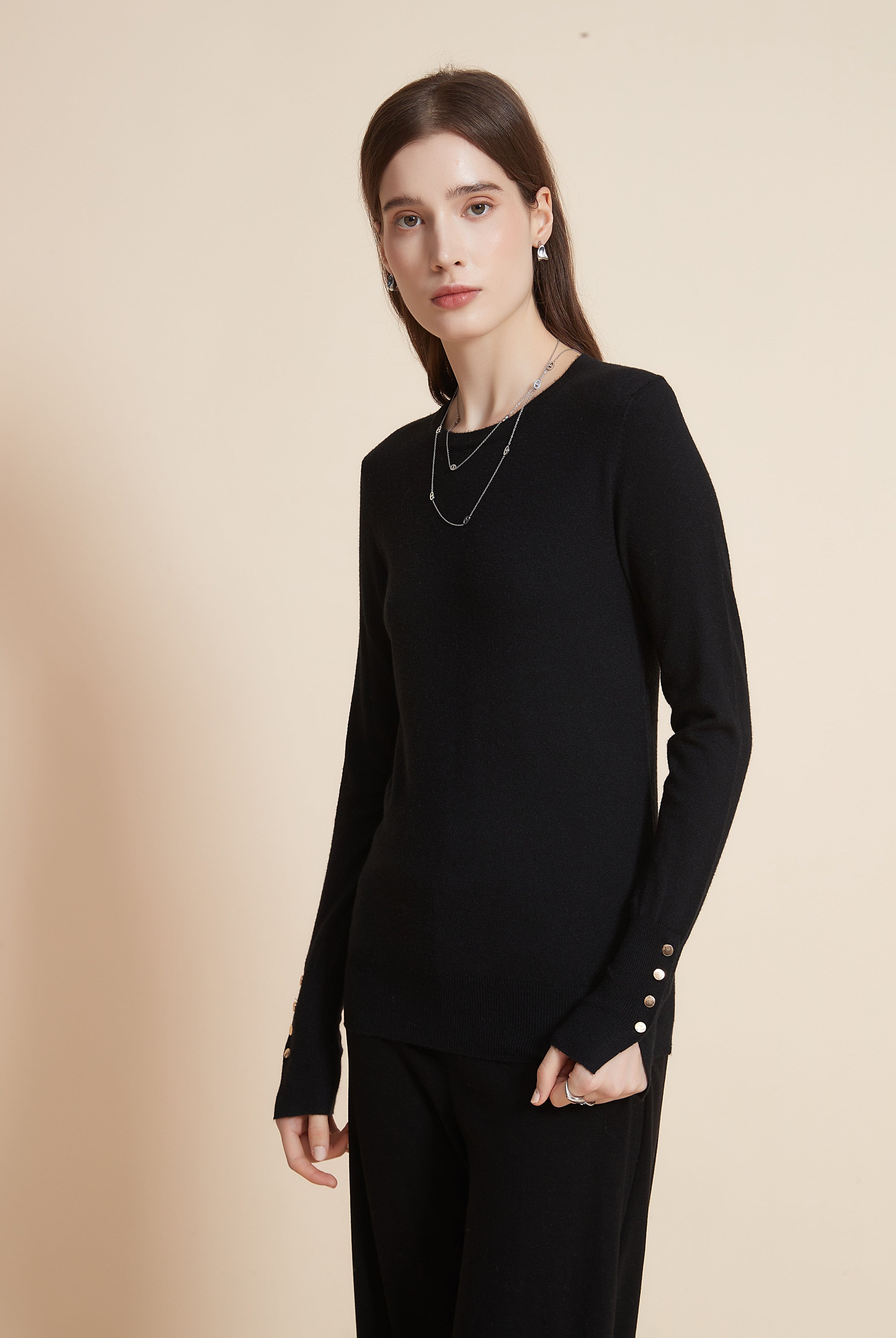 يولا سترة نسائية برقبة مستديرة سادة مع كم طويل وأزرار