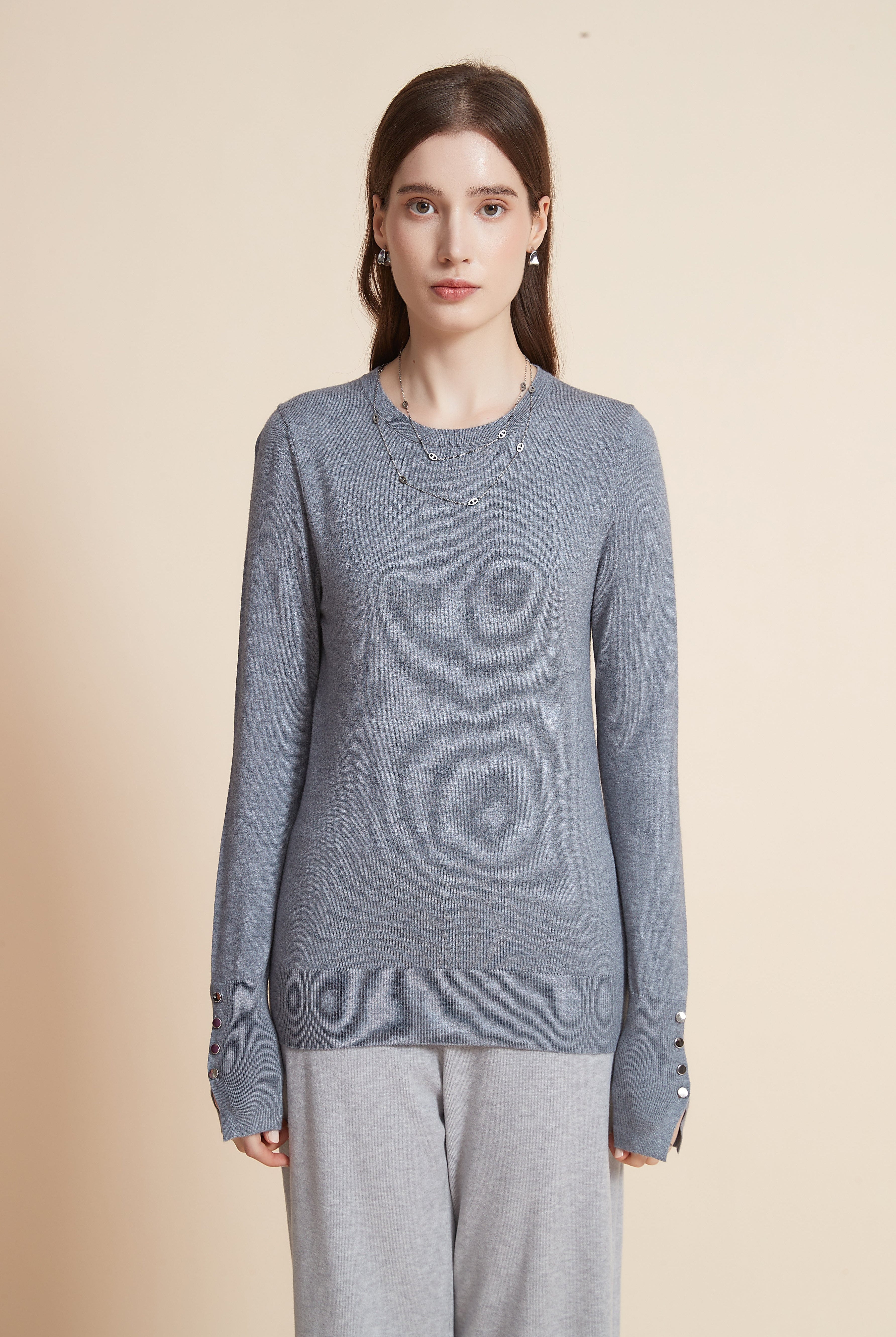 يولا سترة نسائية برقبة مستديرة سادة مع كم طويل وأزرار