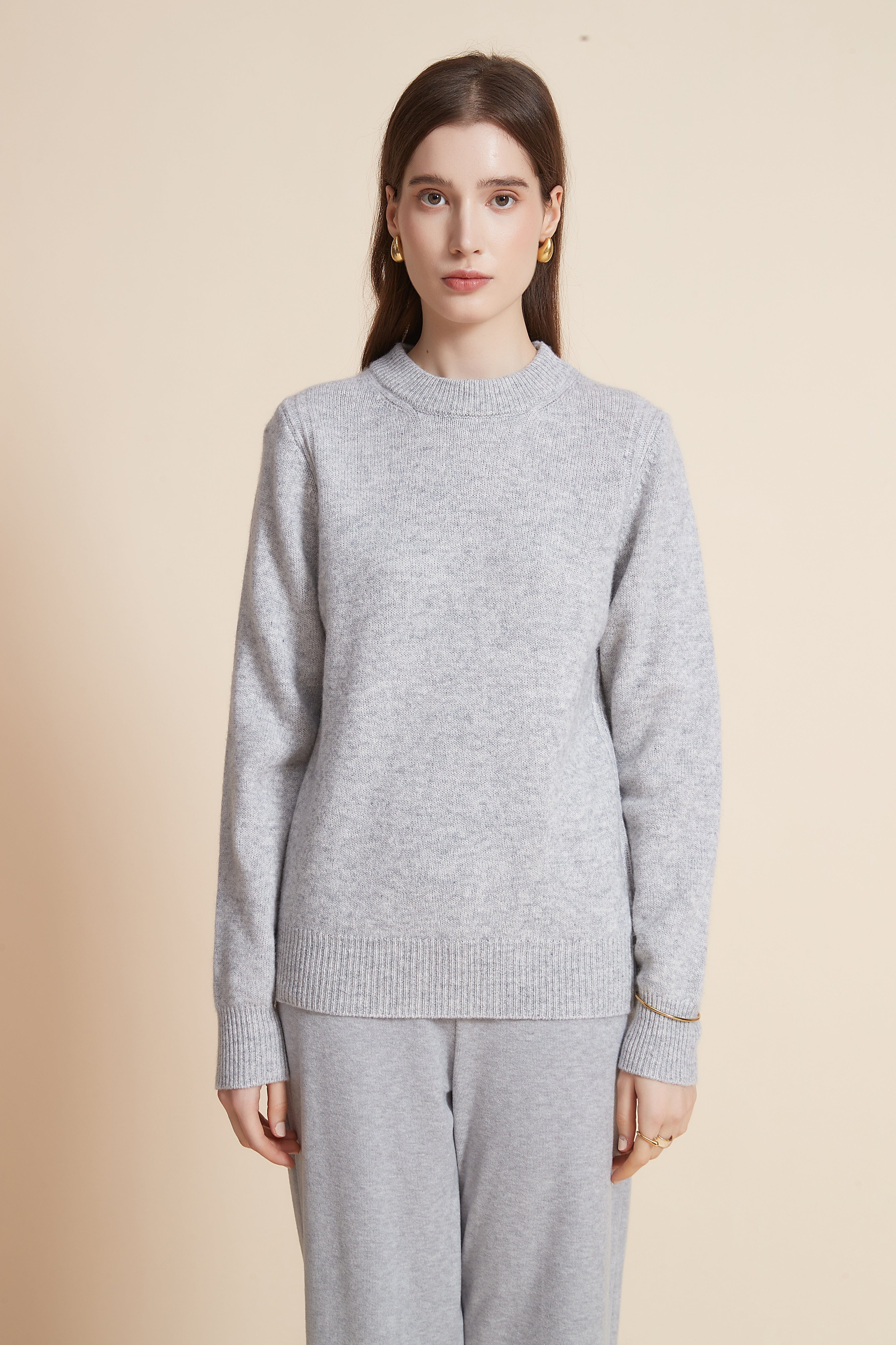 يولا بلوزة بأكمام طويله ورقبة عالية شتويه