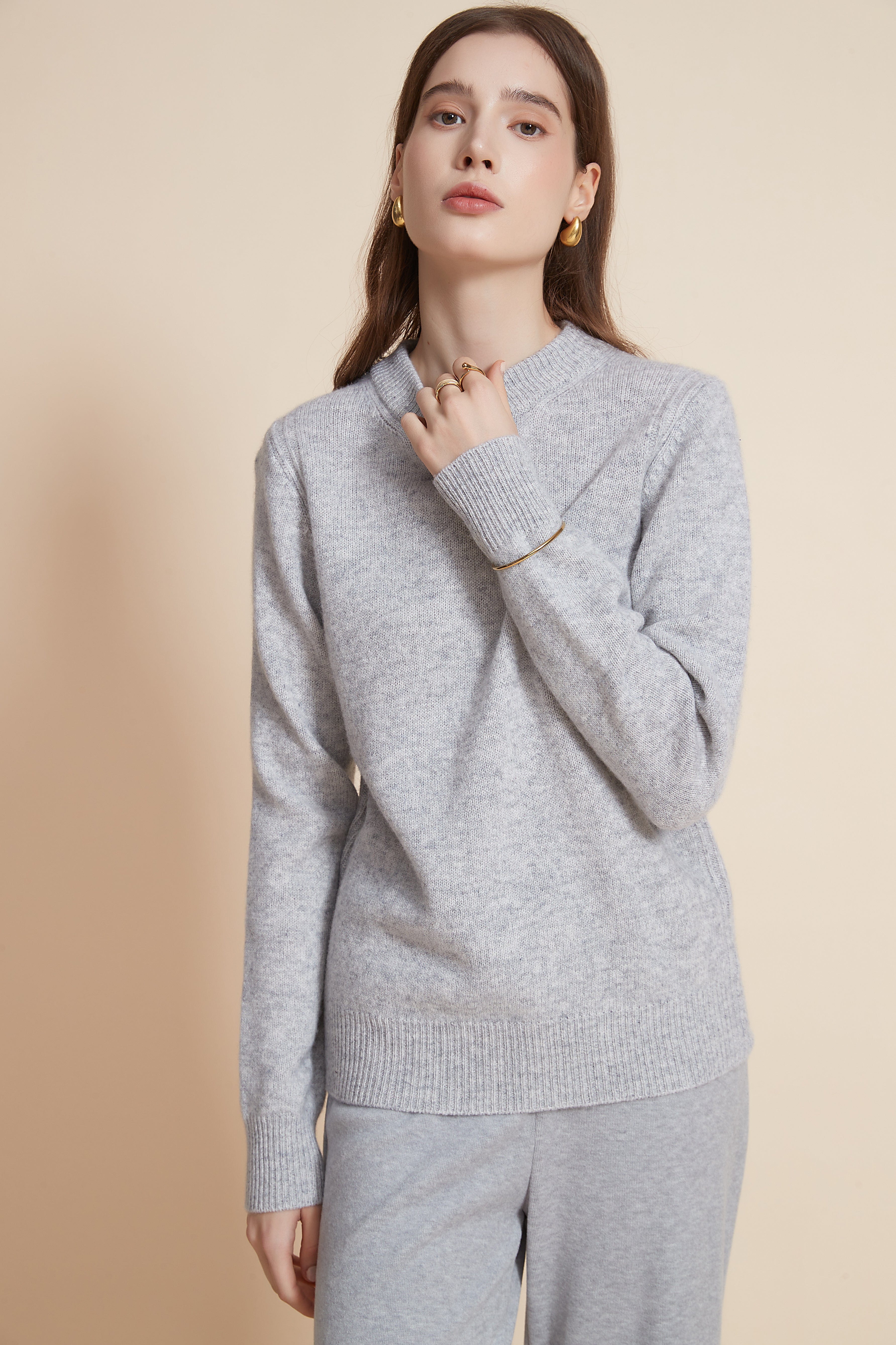 يولا بلوزة بأكمام طويله ورقبة عالية شتويه